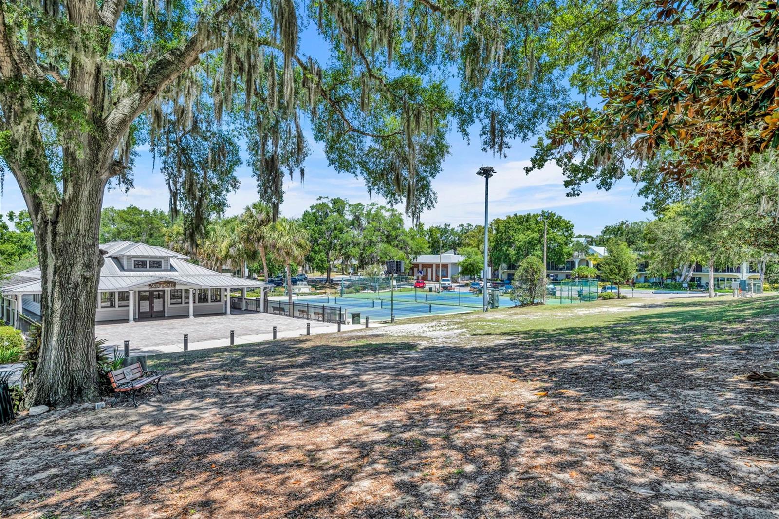 140 N JOHNS ST, MOUNT DORA, FL, 32757