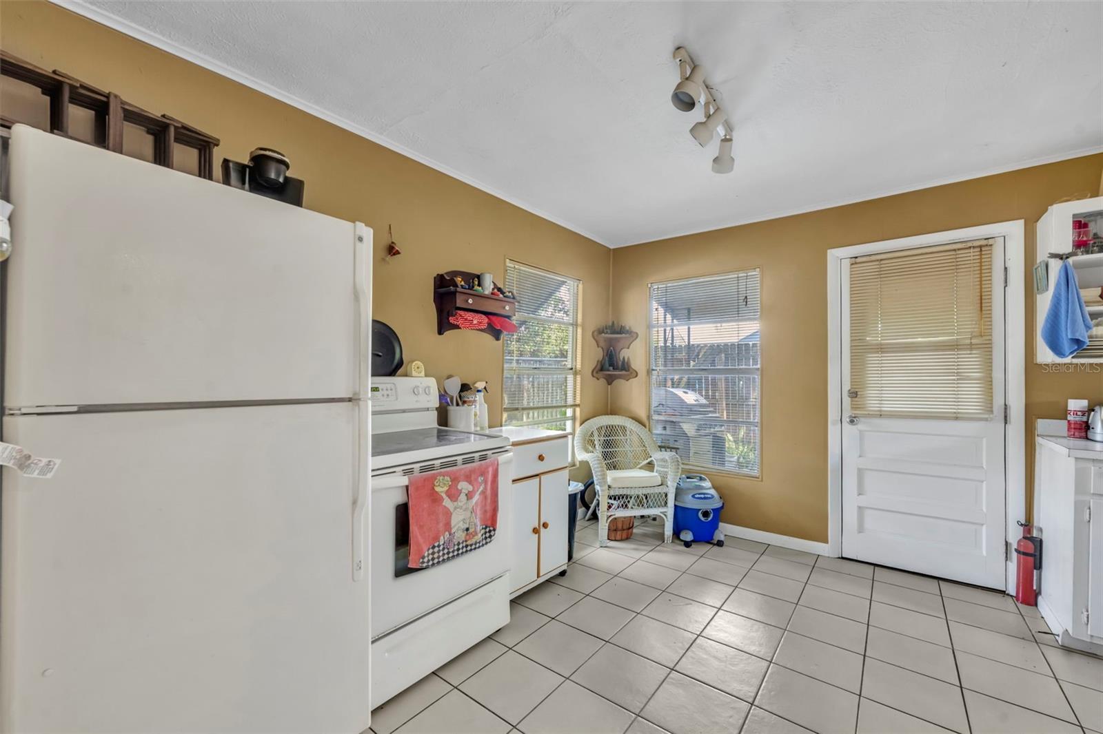 140 N JOHNS ST, MOUNT DORA, FL, 32757