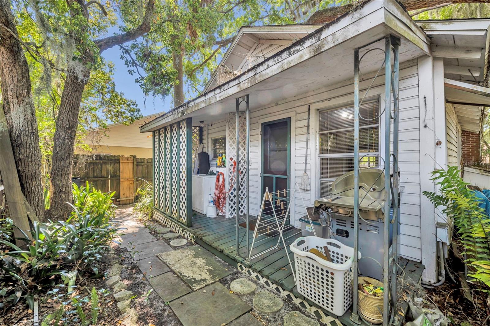 140 N JOHNS ST, MOUNT DORA, FL, 32757