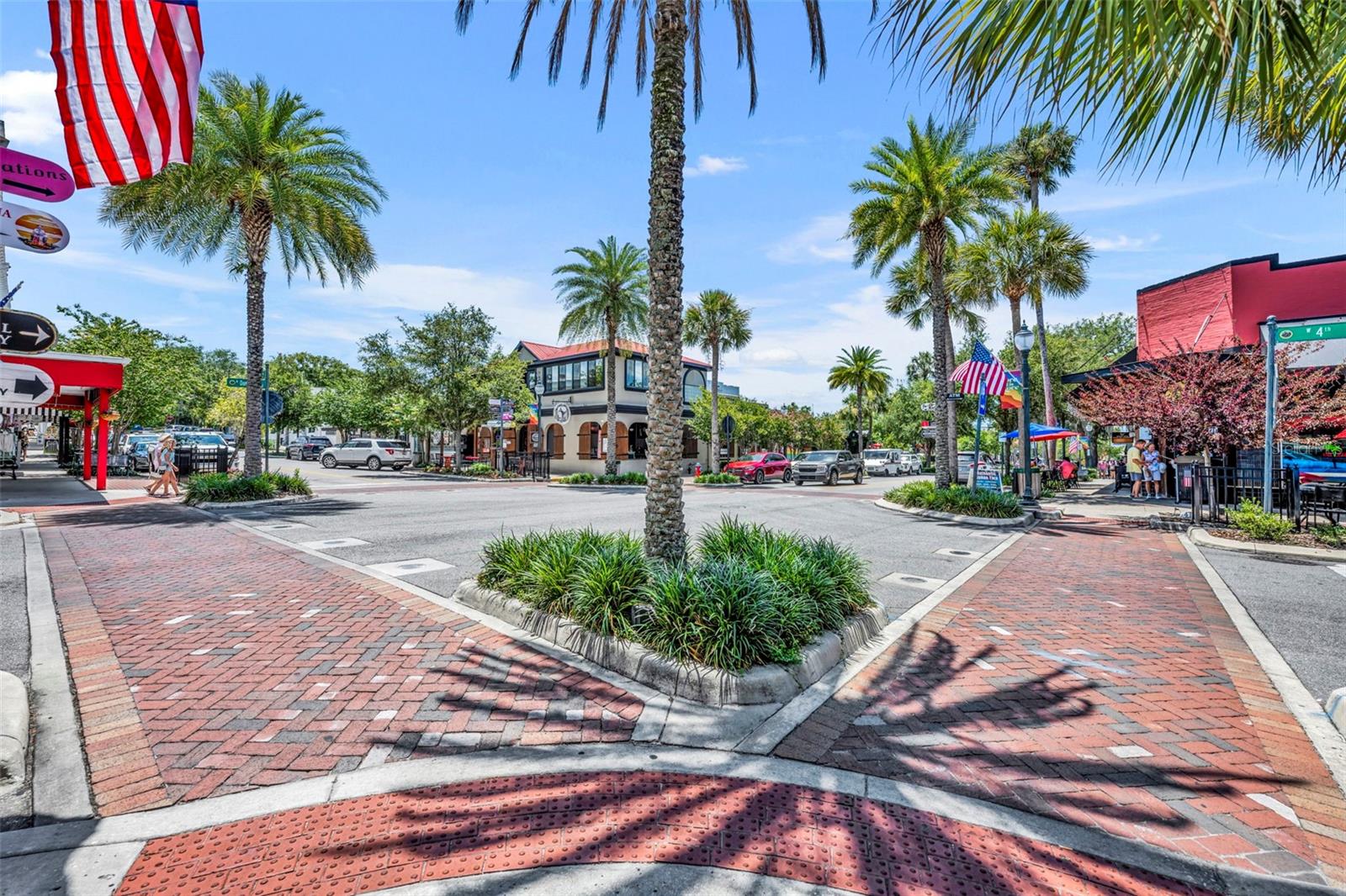 140 N JOHNS ST, MOUNT DORA, FL, 32757