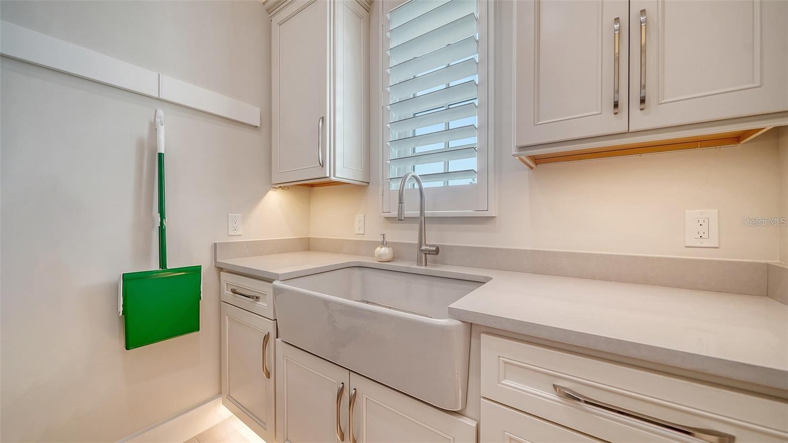 5930 BRIARWOOD AVE, SARASOTA, FL, 34231