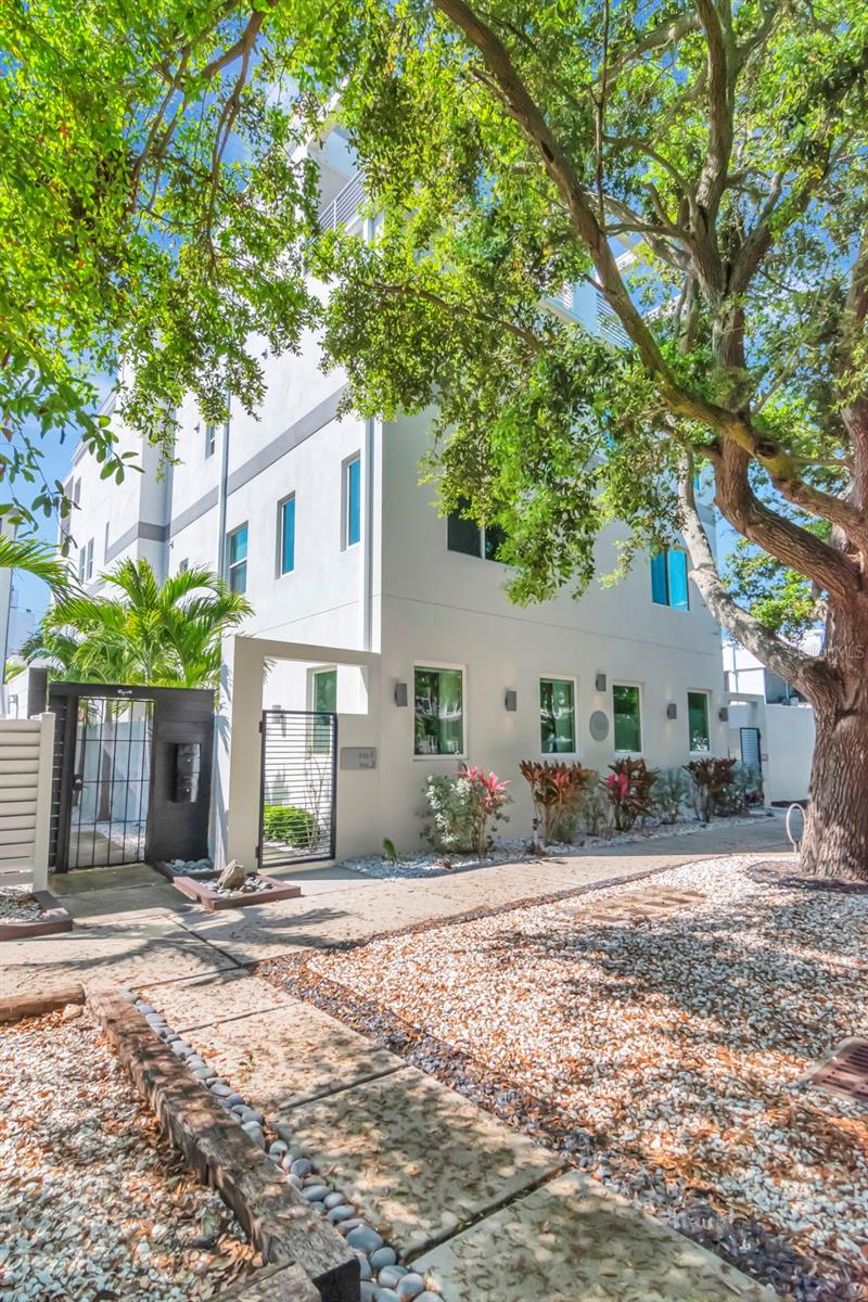 536 4TH AVE S #2, ST PETERSBURG, FL, 33701