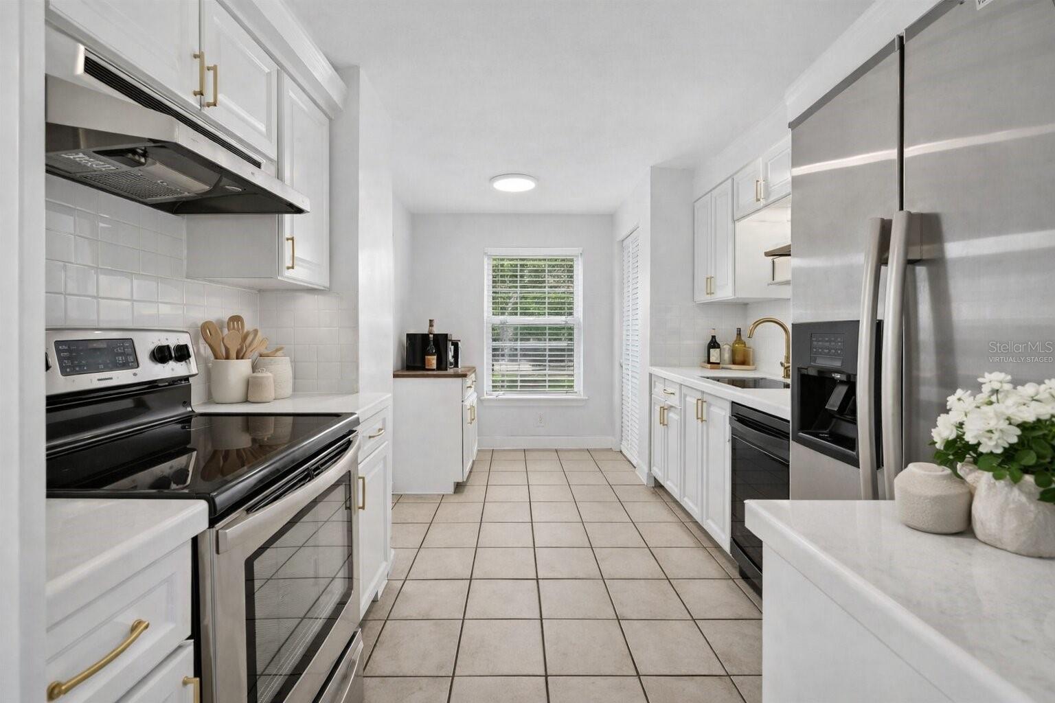 526 E GRANDVIEW WAY, CASSELBERRY, FL, 32707