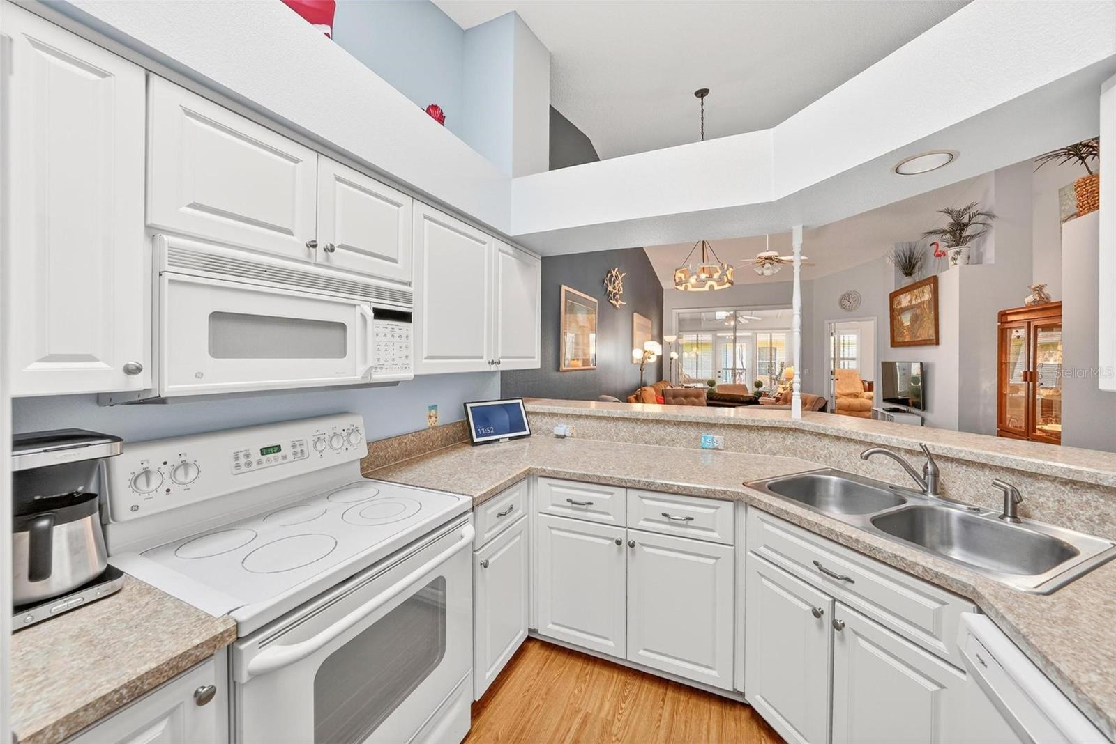 26627 RACQUET CIR, LEESBURG, FL, 34748