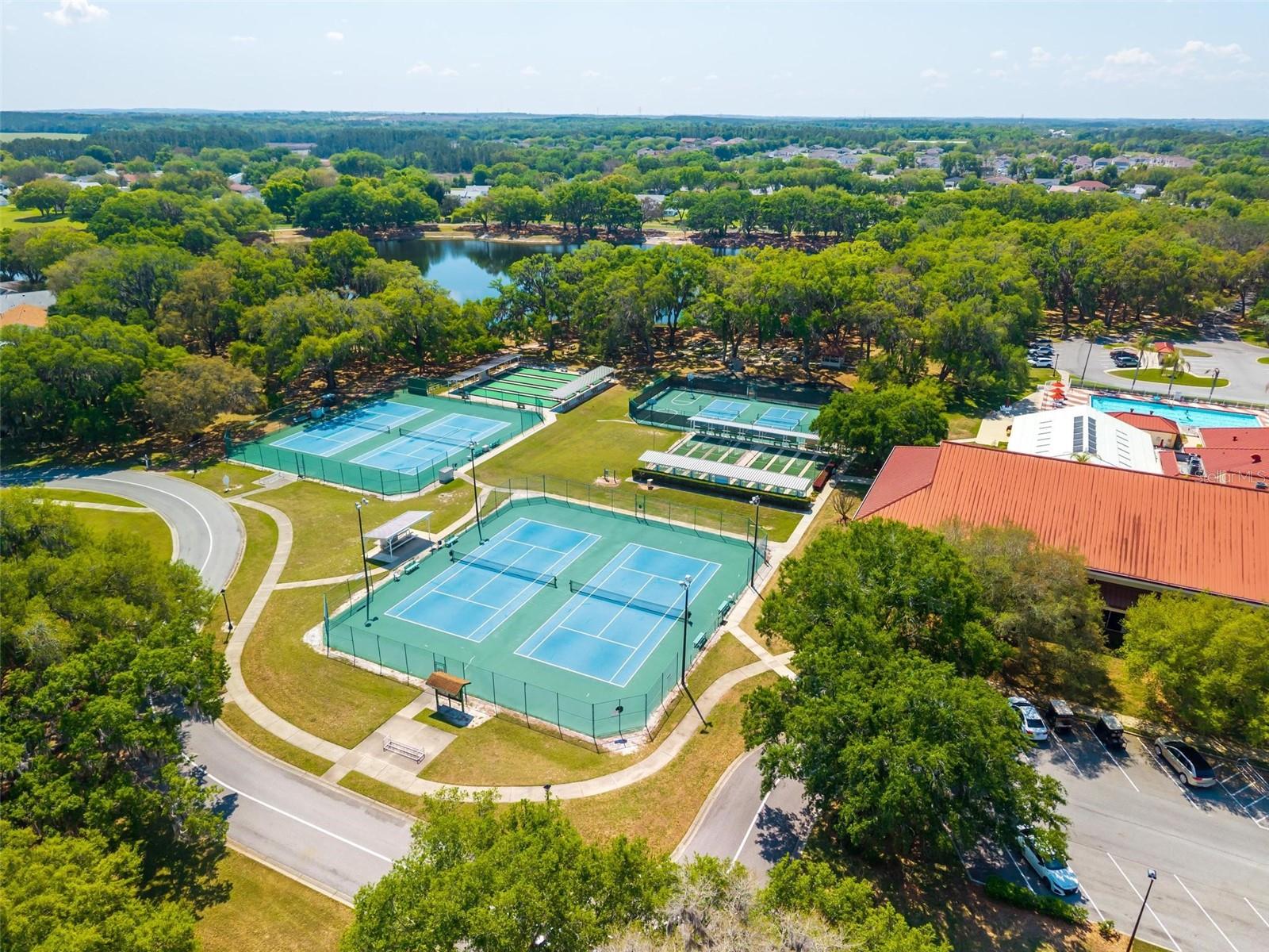 26627 RACQUET CIR, LEESBURG, FL, 34748