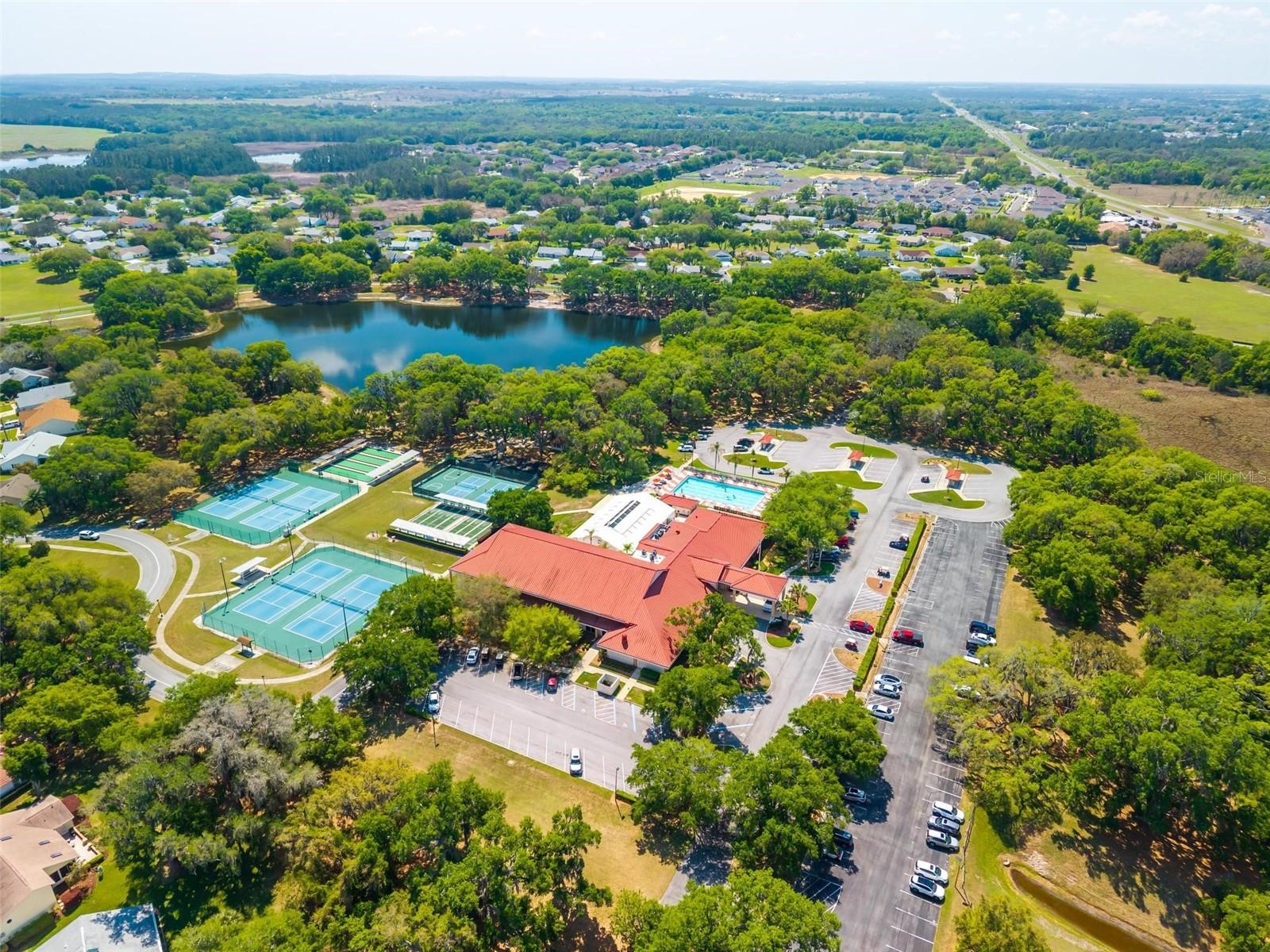 26627 RACQUET CIR, LEESBURG, FL, 34748