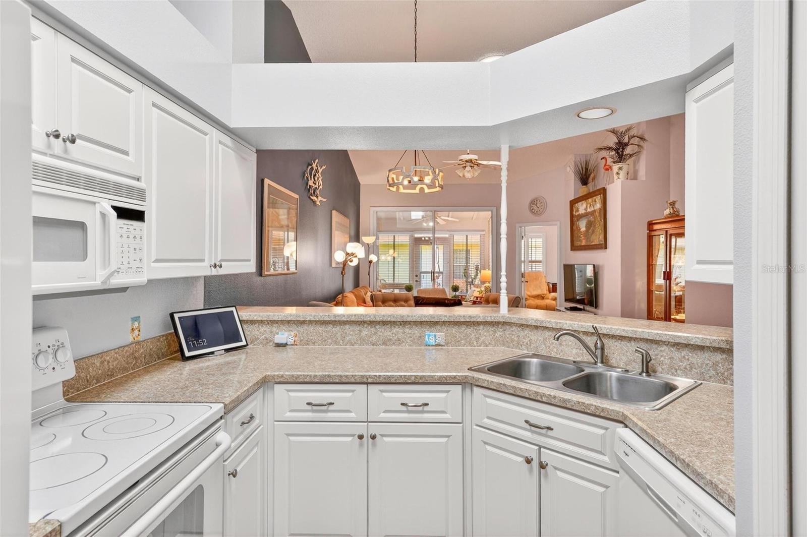 26627 RACQUET CIR, LEESBURG, FL, 34748