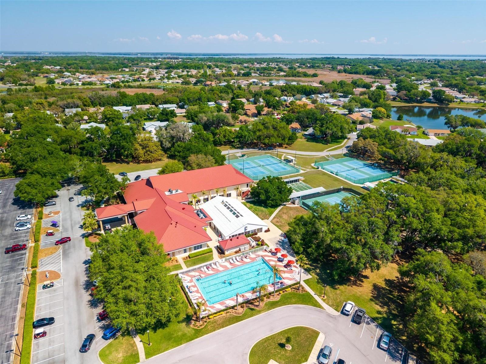 26627 RACQUET CIR, LEESBURG, FL, 34748
