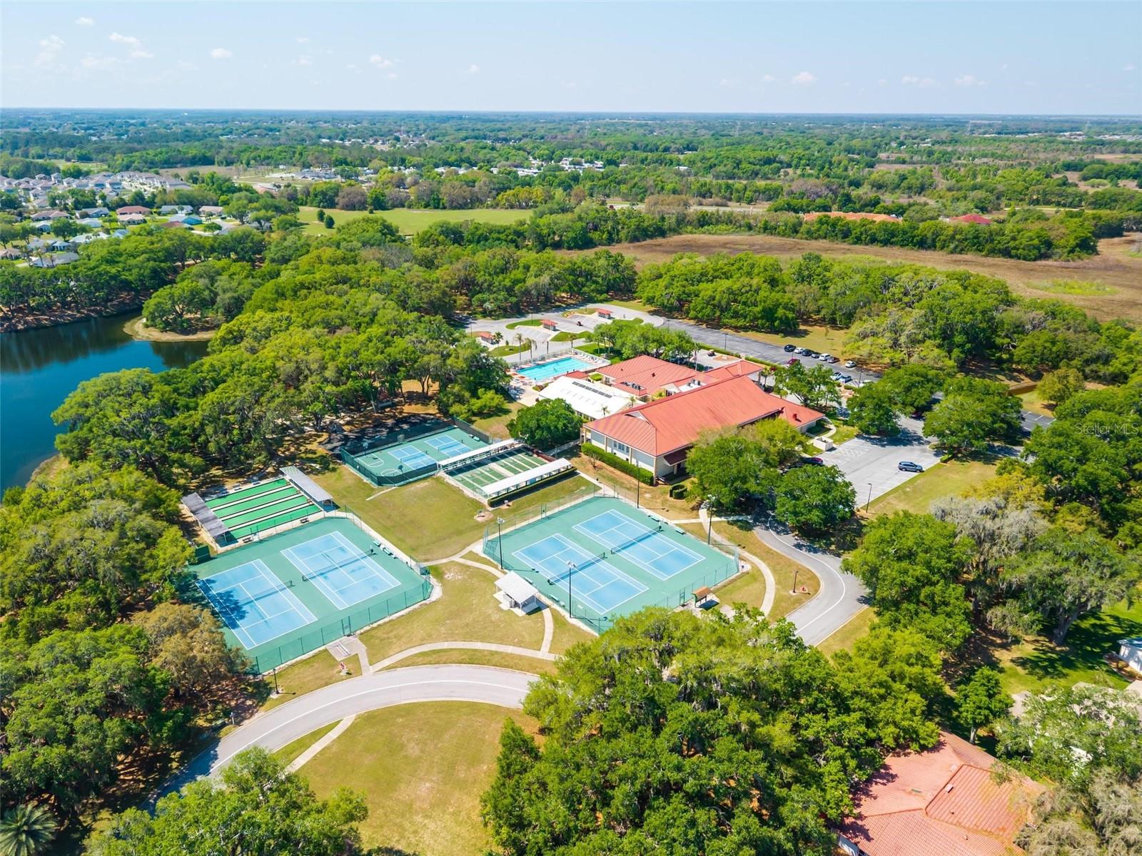 26627 RACQUET CIR, LEESBURG, FL, 34748