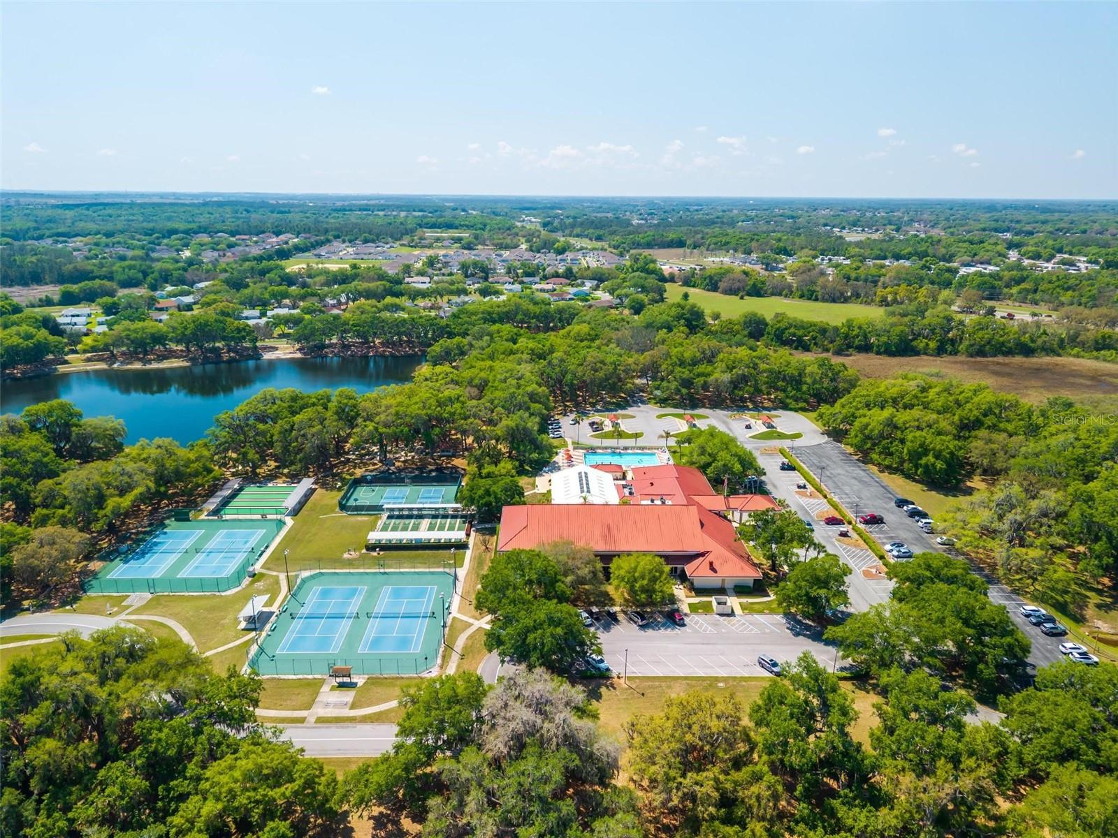 26627 RACQUET CIR, LEESBURG, FL, 34748