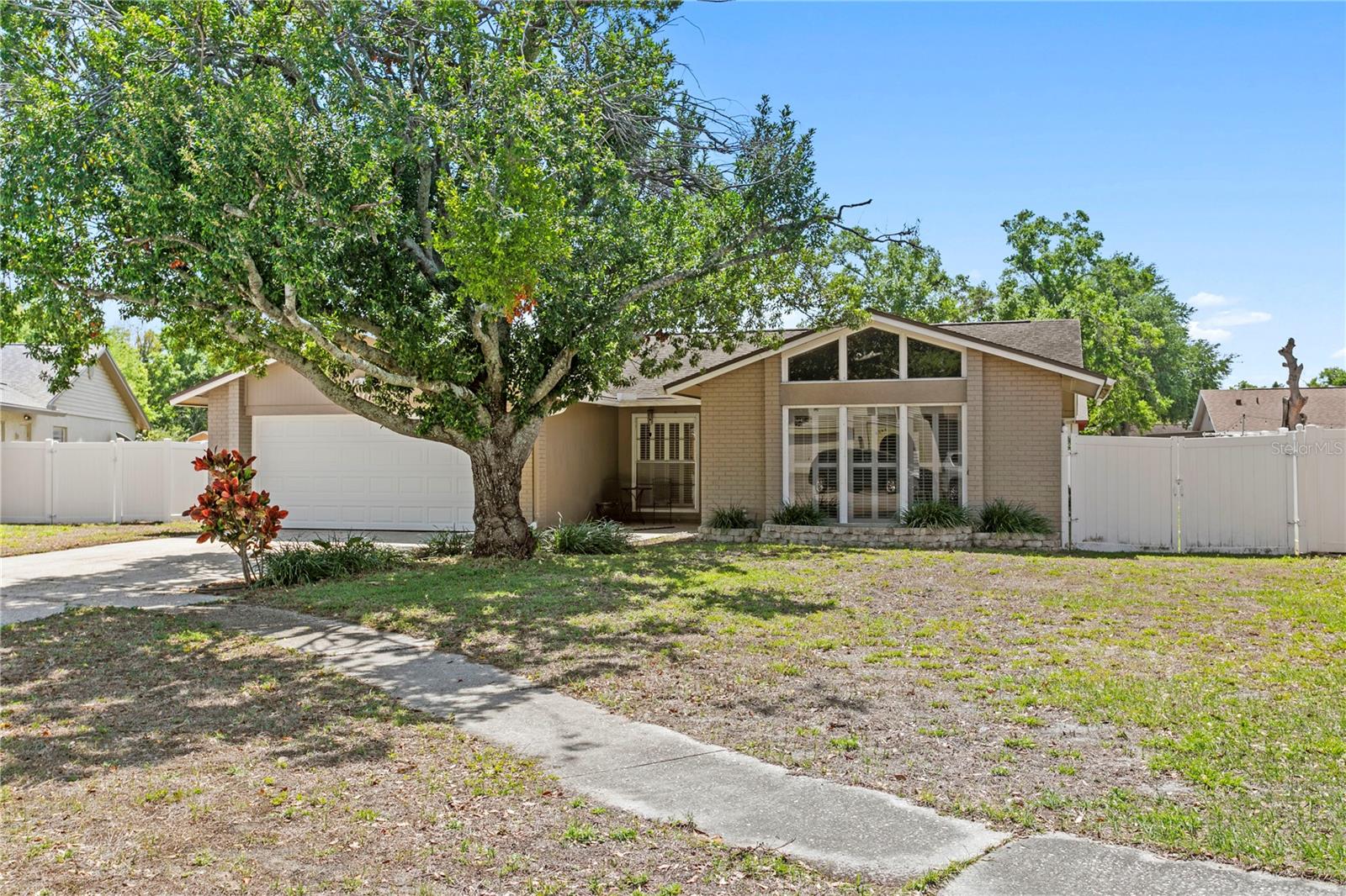 This home is located in the Twelve Oaks community in Tampa, FL