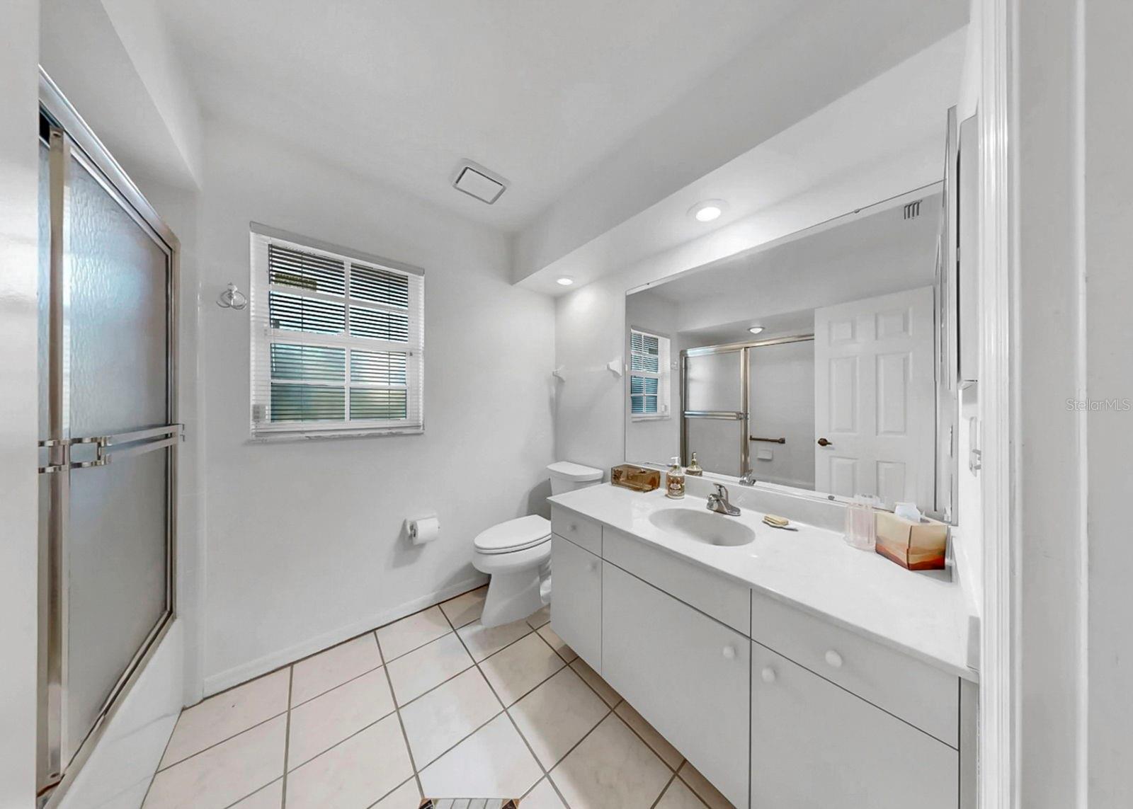 TB8491524