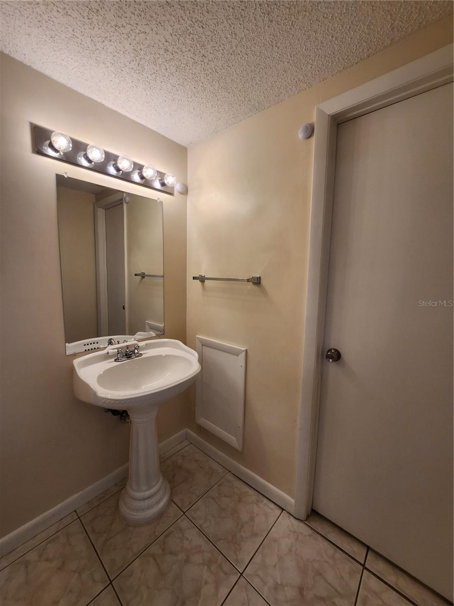 4913 ROCKLEDGE CIR, TAMPA, FL, 33624