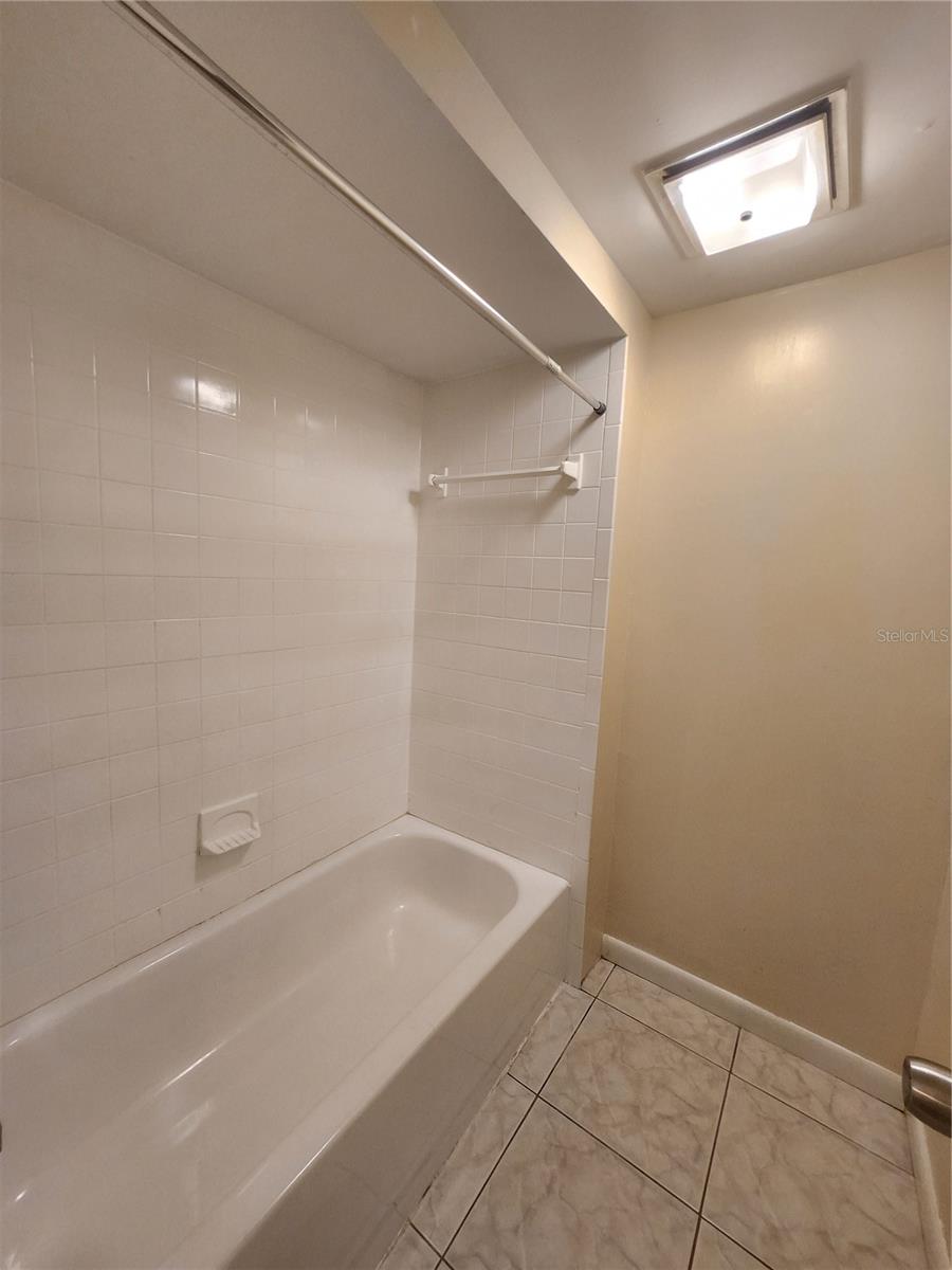 4913 ROCKLEDGE CIR, TAMPA, FL, 33624