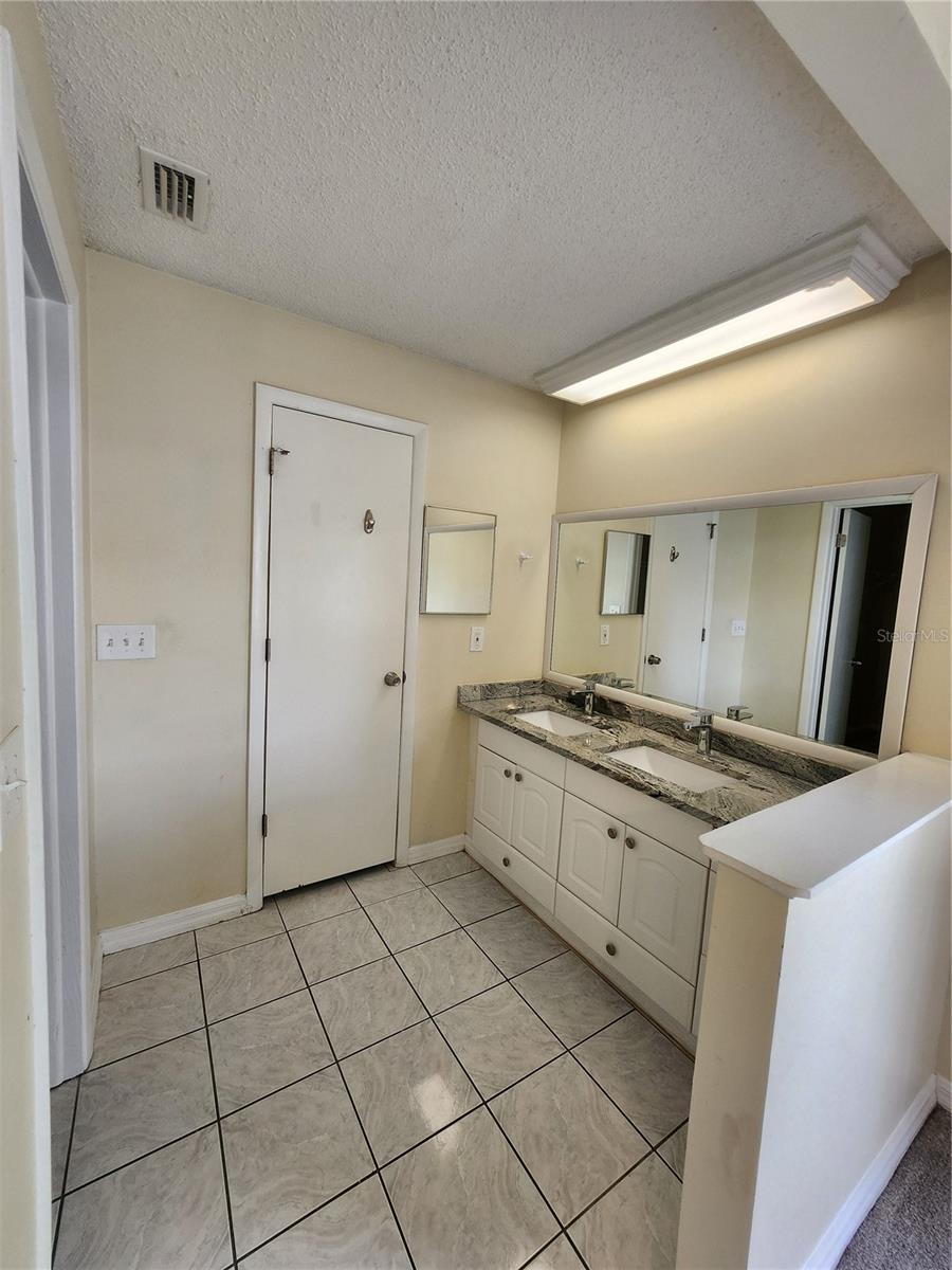 4913 ROCKLEDGE CIR, TAMPA, FL, 33624