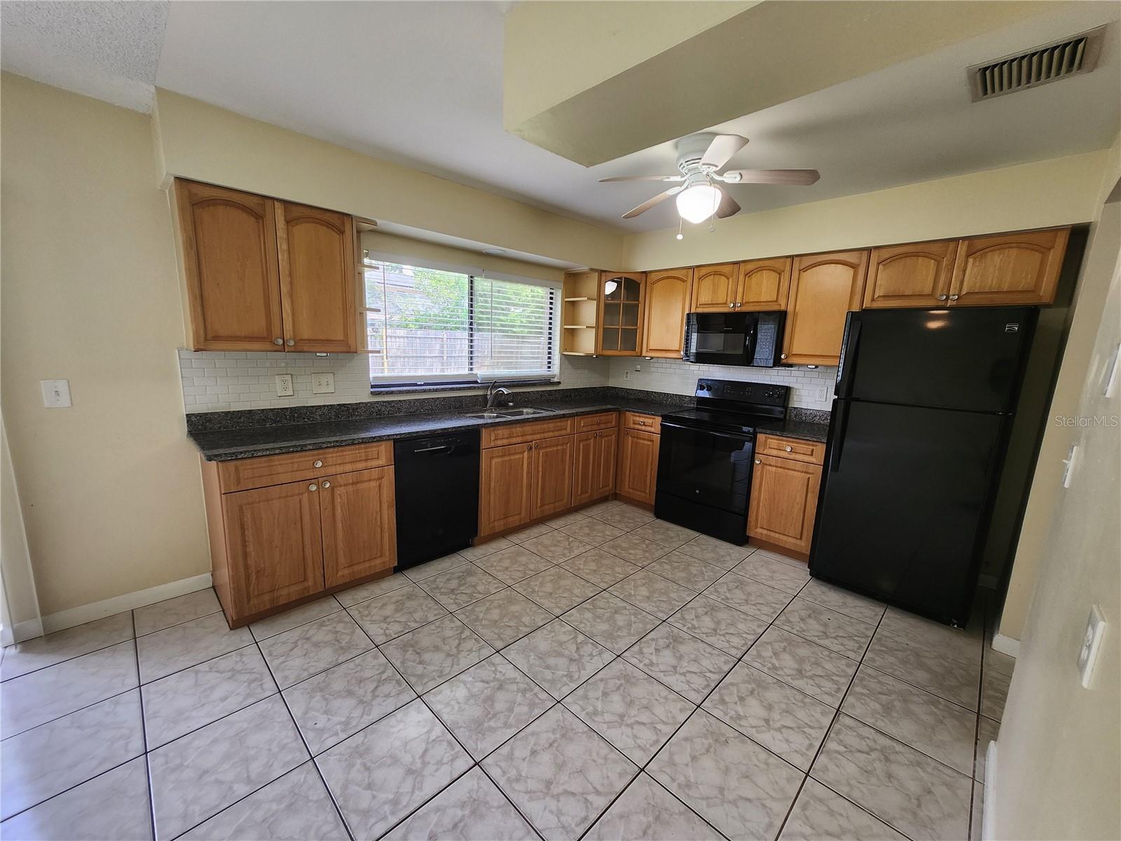 4913 ROCKLEDGE CIR, TAMPA, FL, 33624