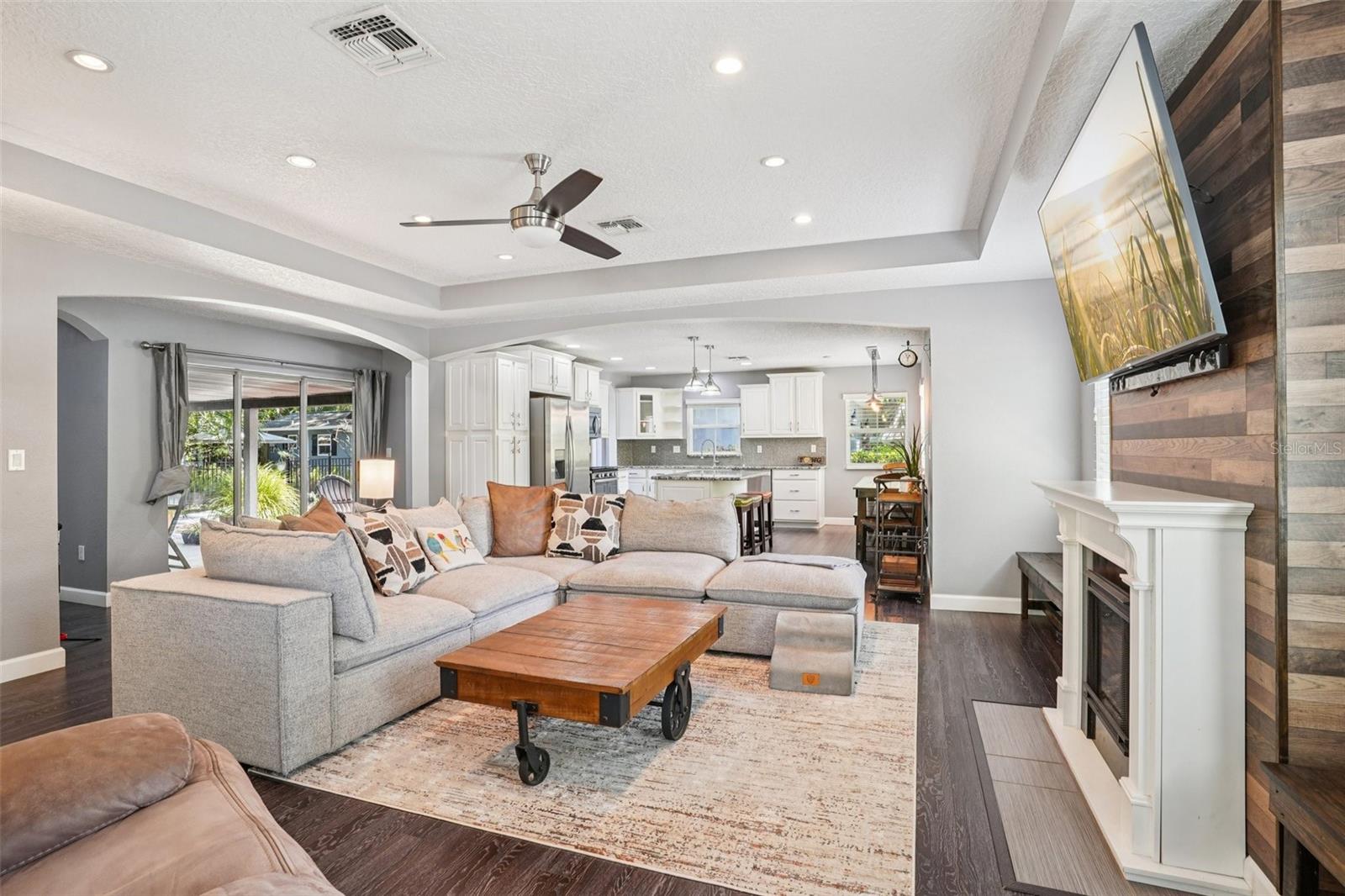 327 S LAKEVIEW AVE, WINTER GARDEN, FL, 34787