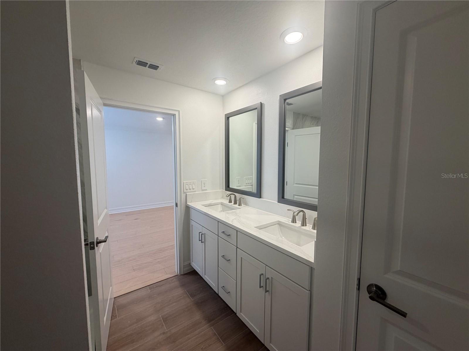 1427 W CHESTNUT ST, TAMPA, FL, 33607