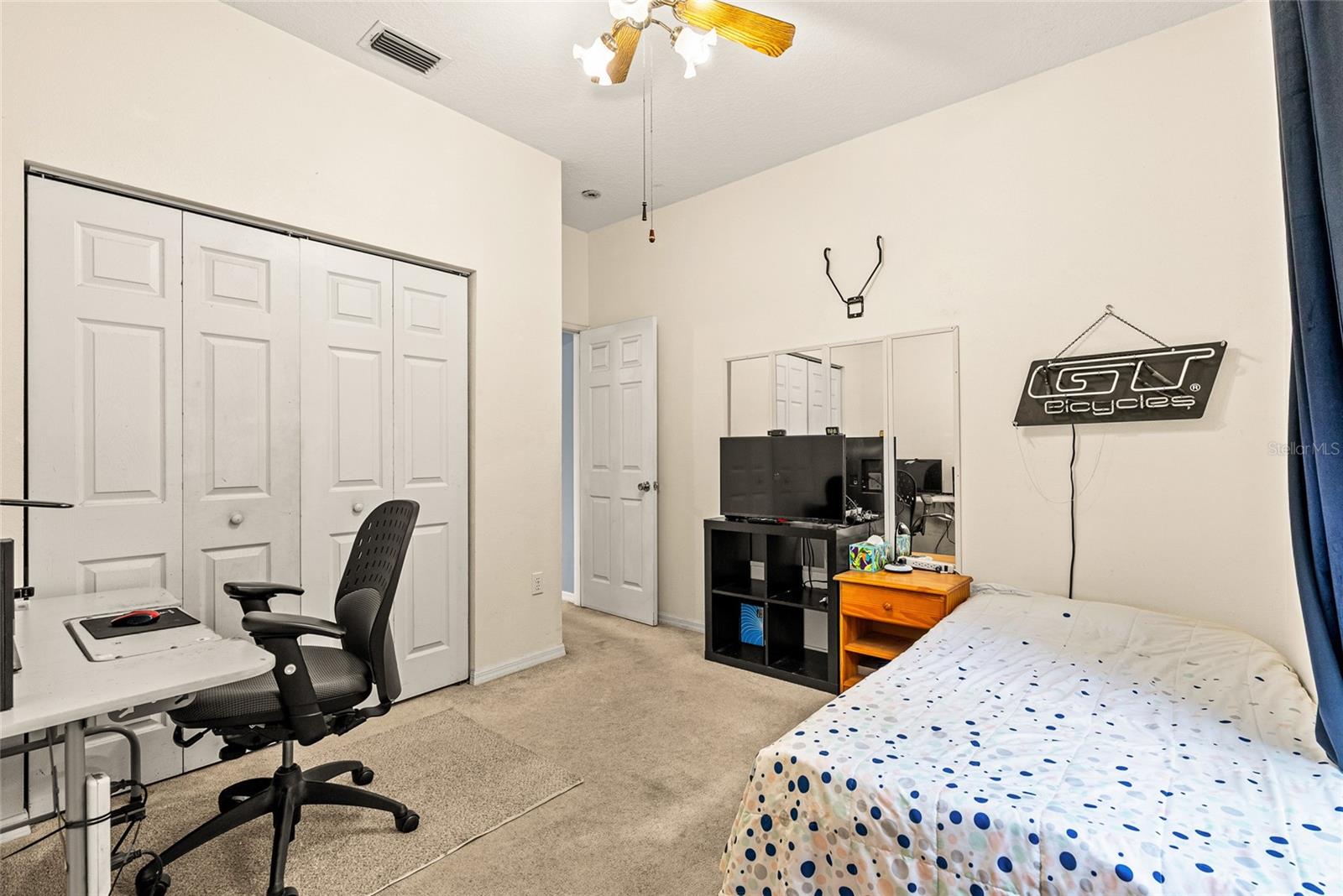 8127 N PACKWOOD AVE, TAMPA, FL, 33604