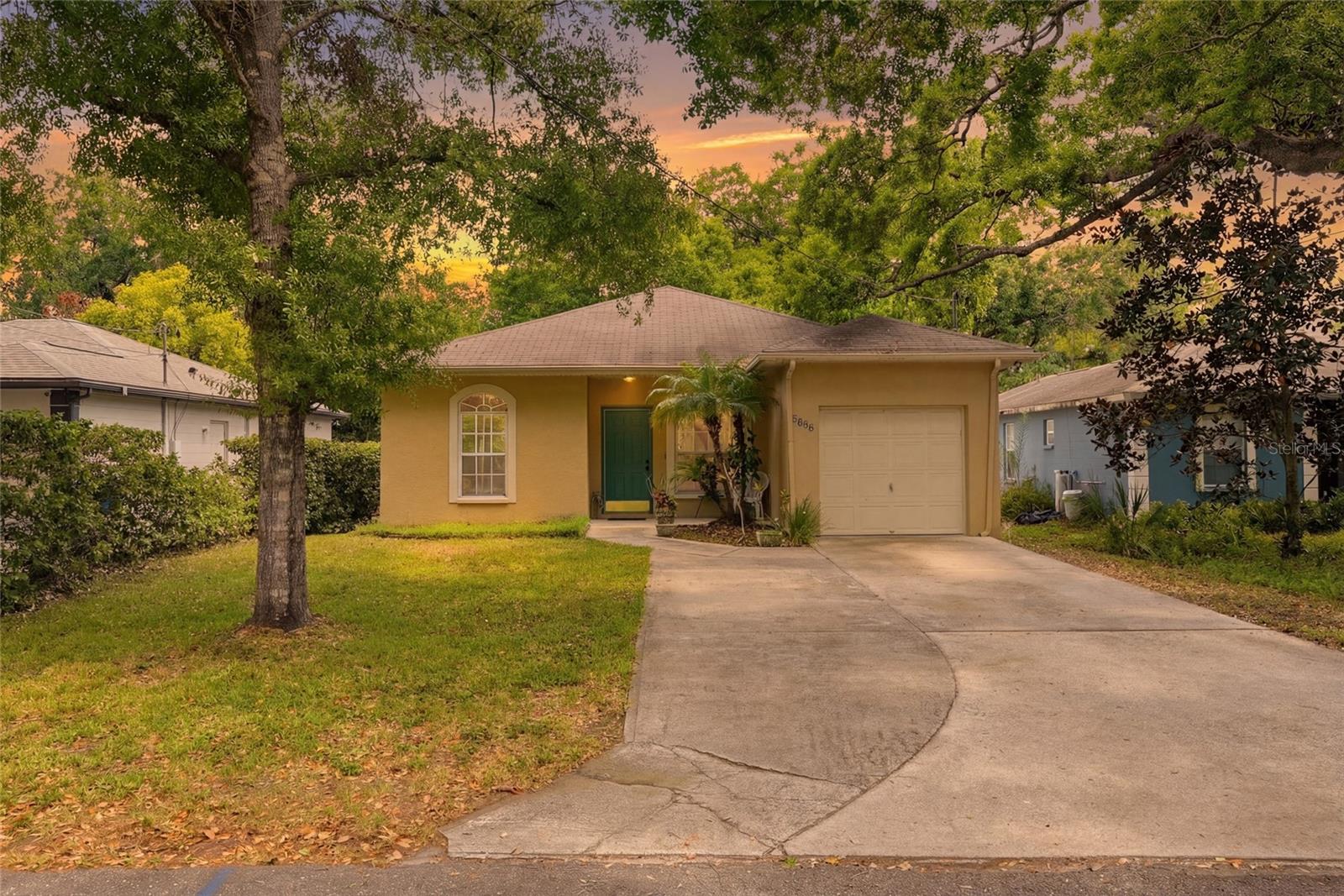 8127 N PACKWOOD AVE, TAMPA, FL, 33604