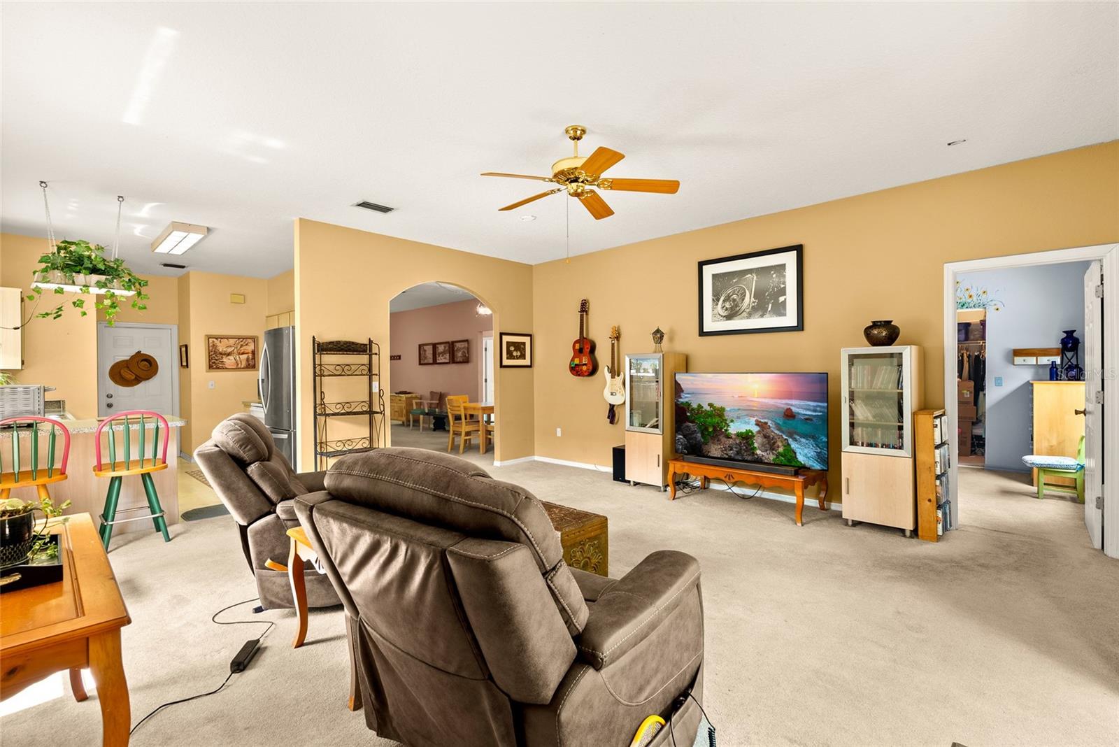 8127 N PACKWOOD AVE, TAMPA, FL, 33604