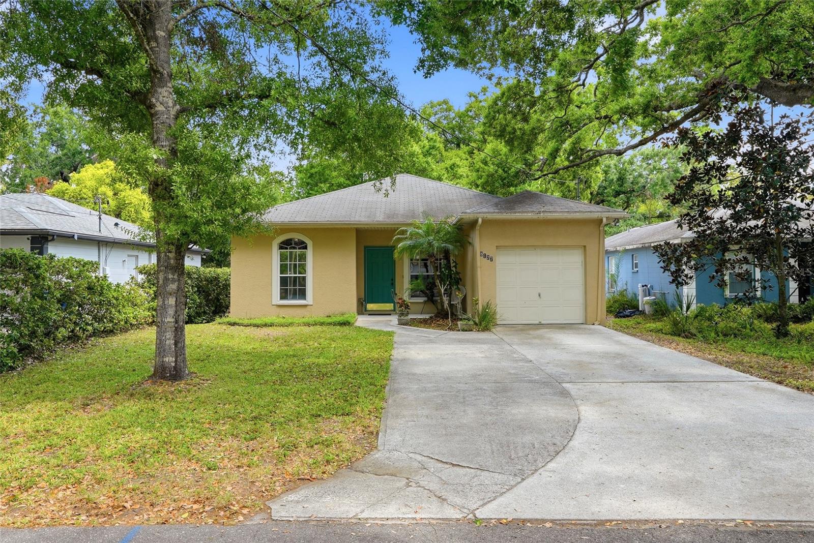 8127 N PACKWOOD AVE, TAMPA, FL, 33604