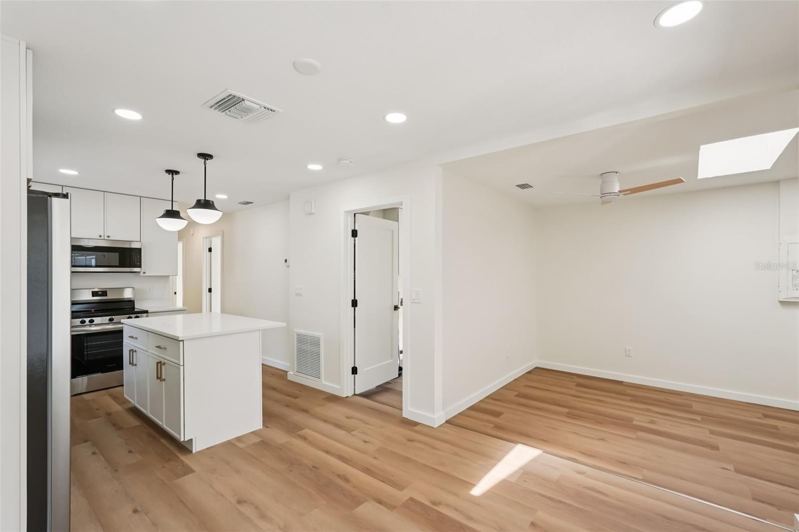2107 8TH AVE E, BRADENTON, FL, 34208