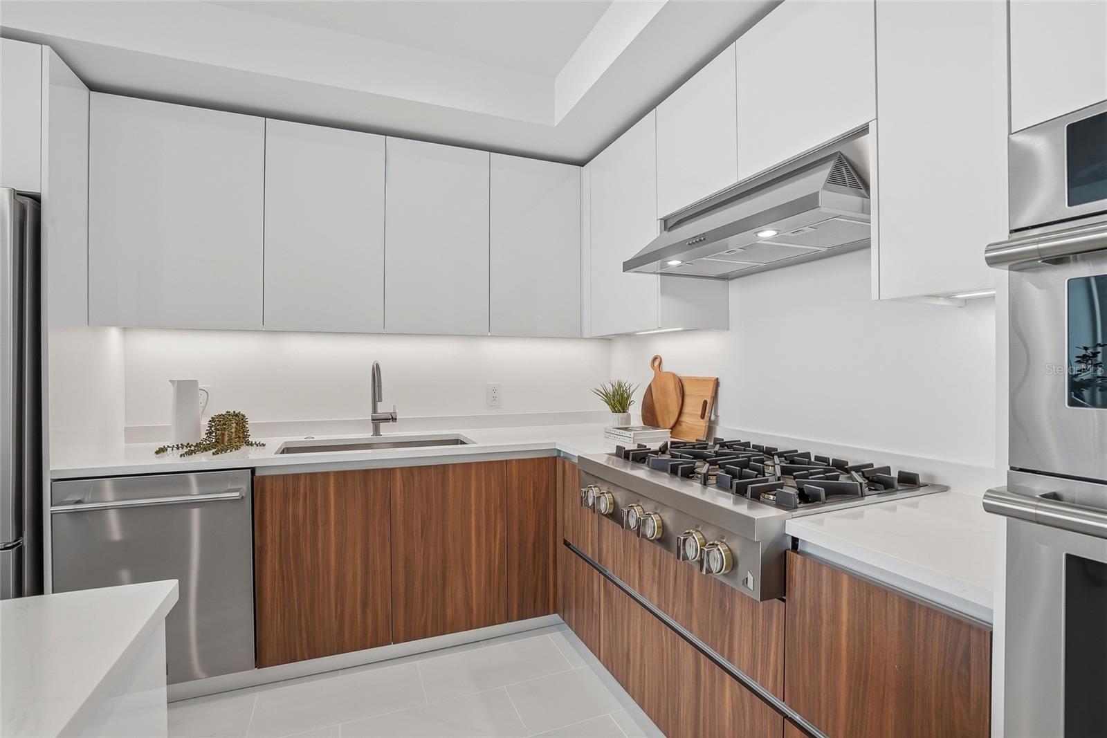 400 CENTRAL AVE #2008, ST PETERSBURG, FL, 33701