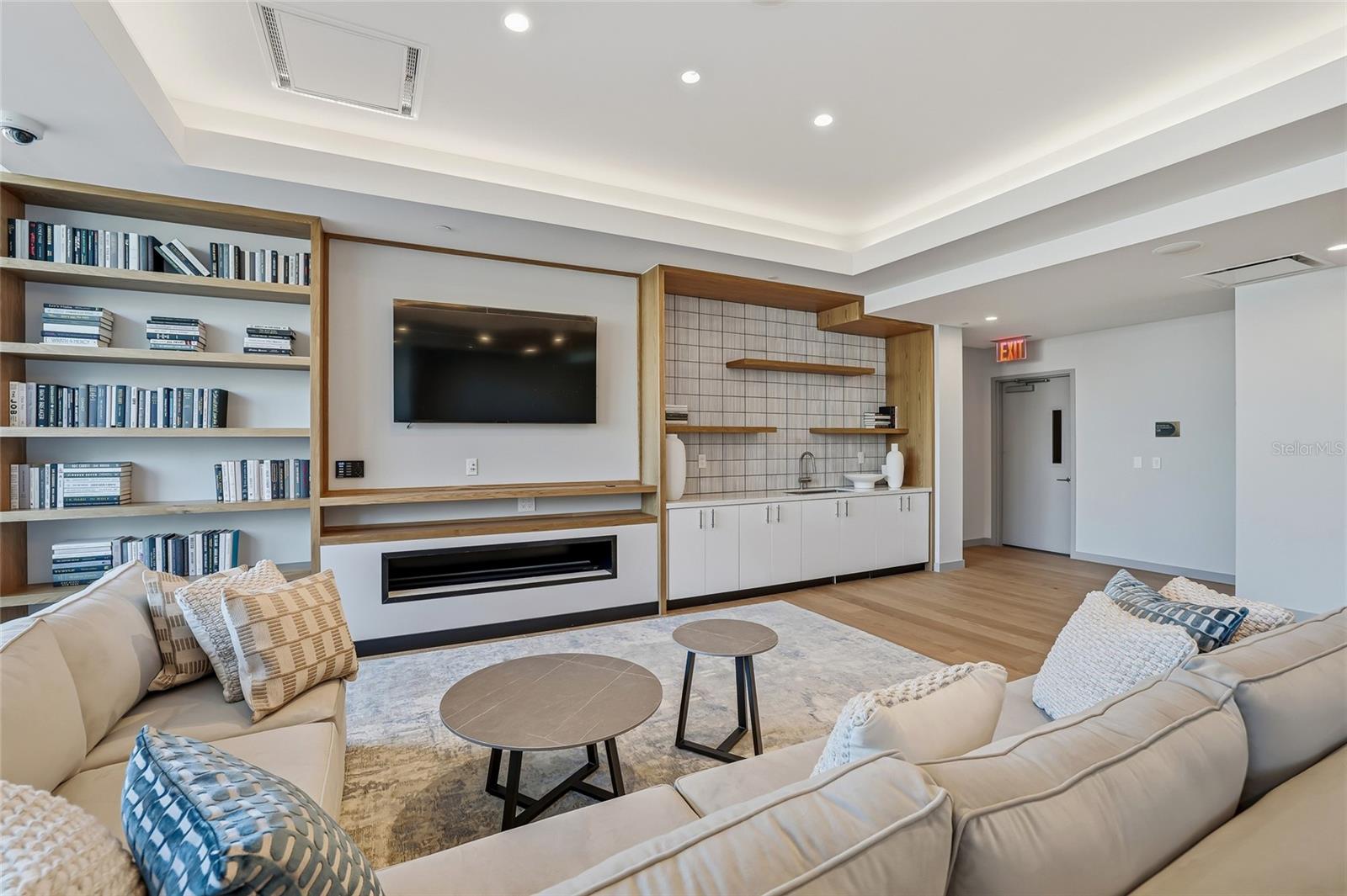 400 CENTRAL AVE #2008, ST PETERSBURG, FL, 33701