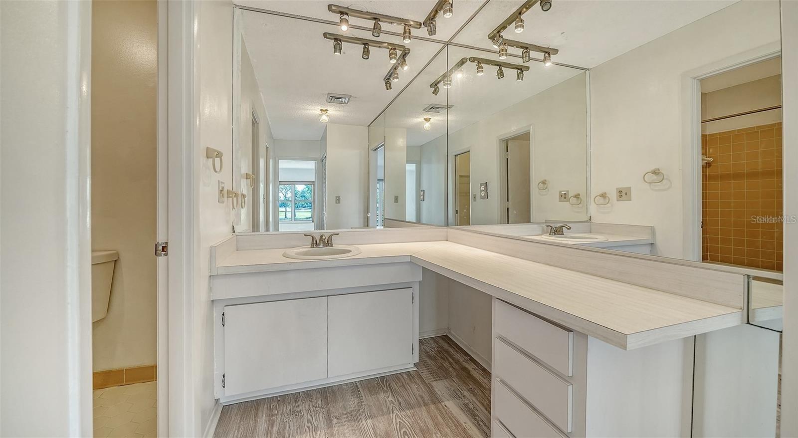 7880 PALM AIRE LN #203, SARASOTA, FL, 34243