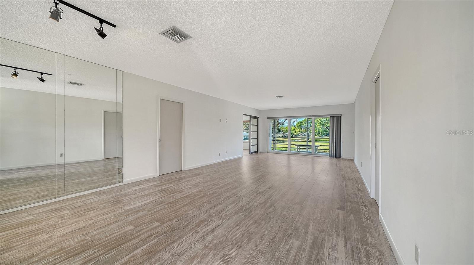 7880 PALM AIRE LN #203, SARASOTA, FL, 34243