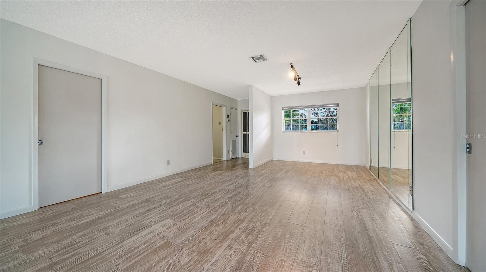 7880 PALM AIRE LN #203, SARASOTA, FL, 34243