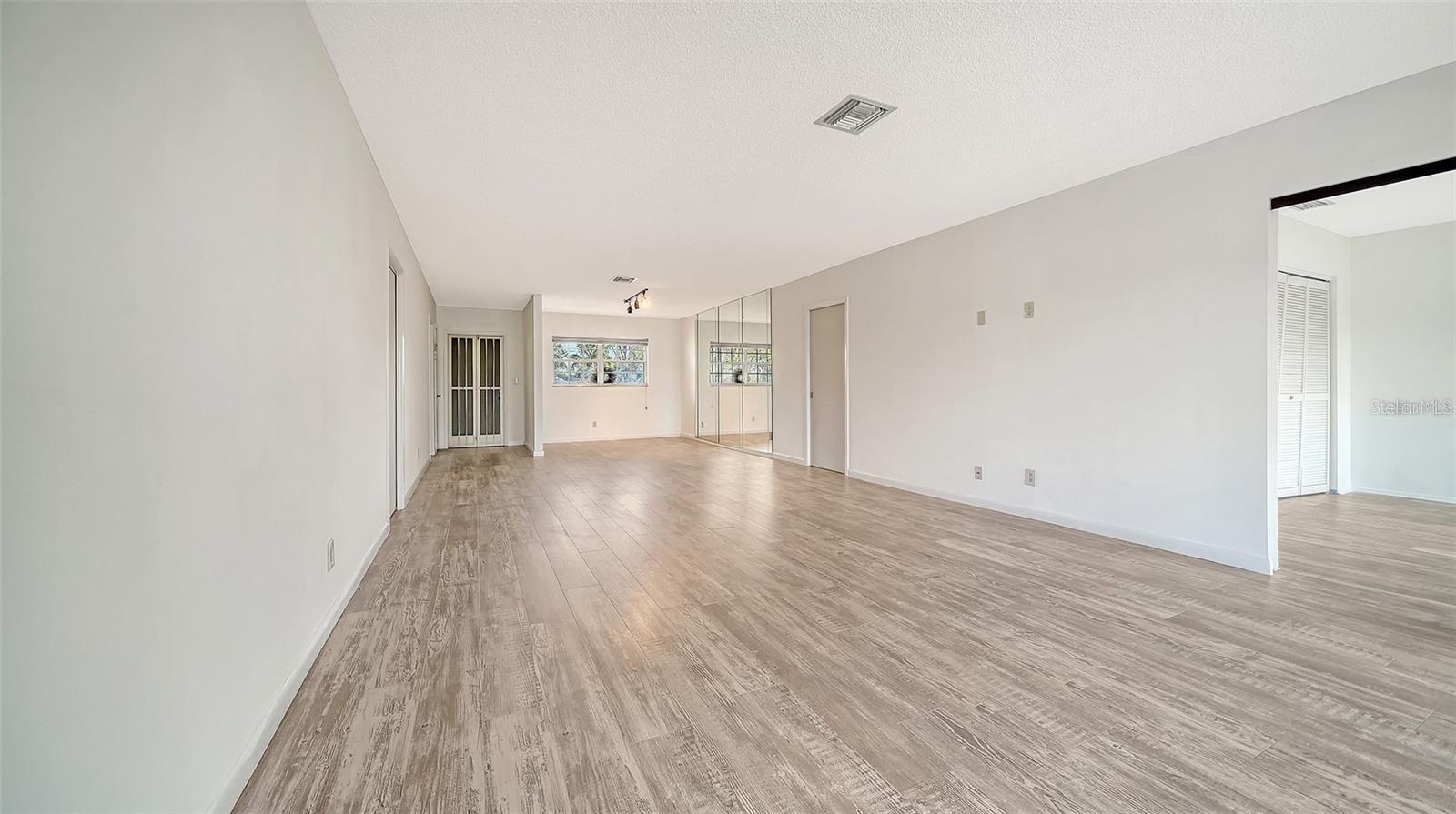 7880 PALM AIRE LN #203, SARASOTA, FL, 34243
