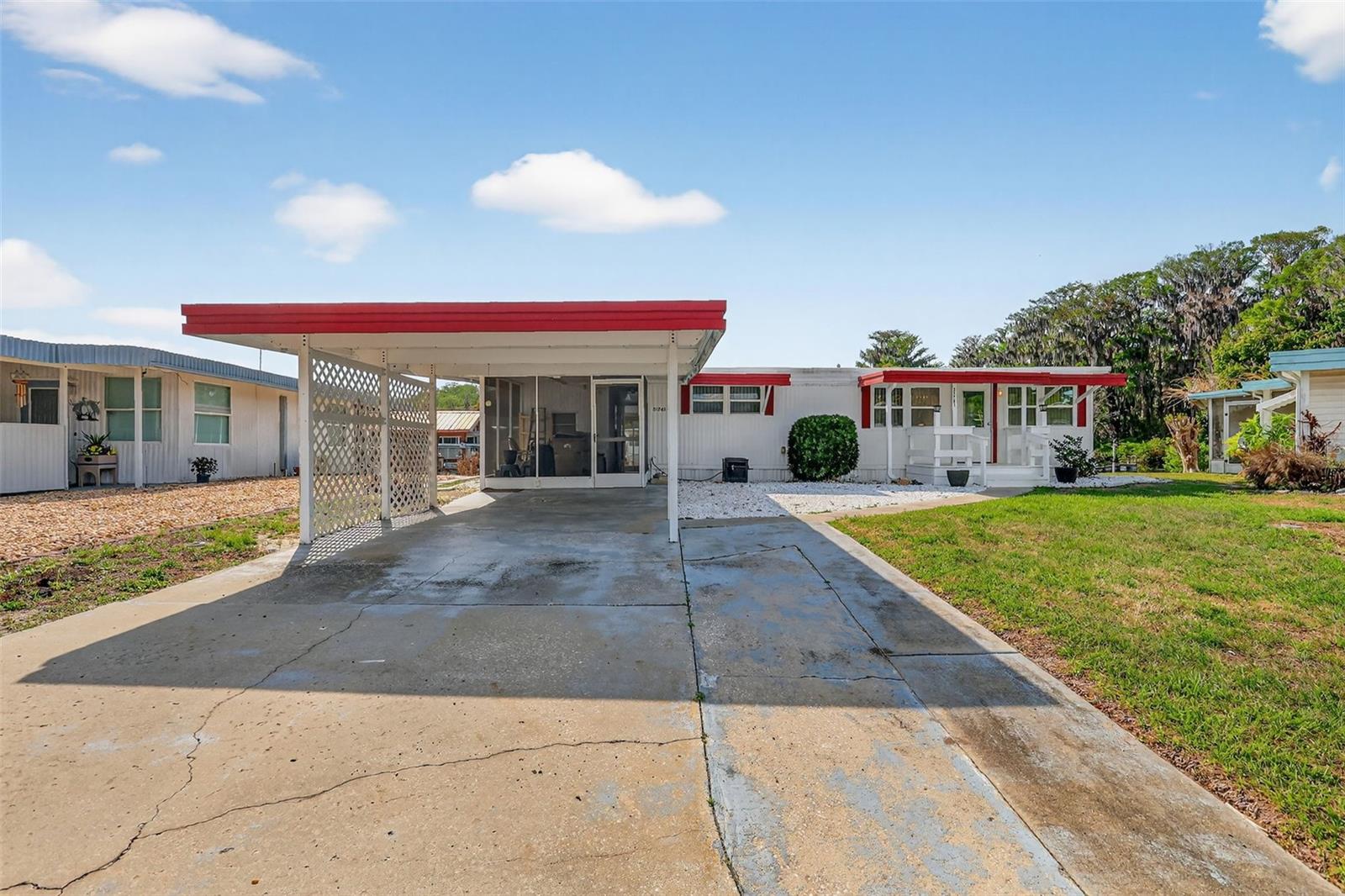 31701 KELLY CIR, TAVARES, FL, 32778
