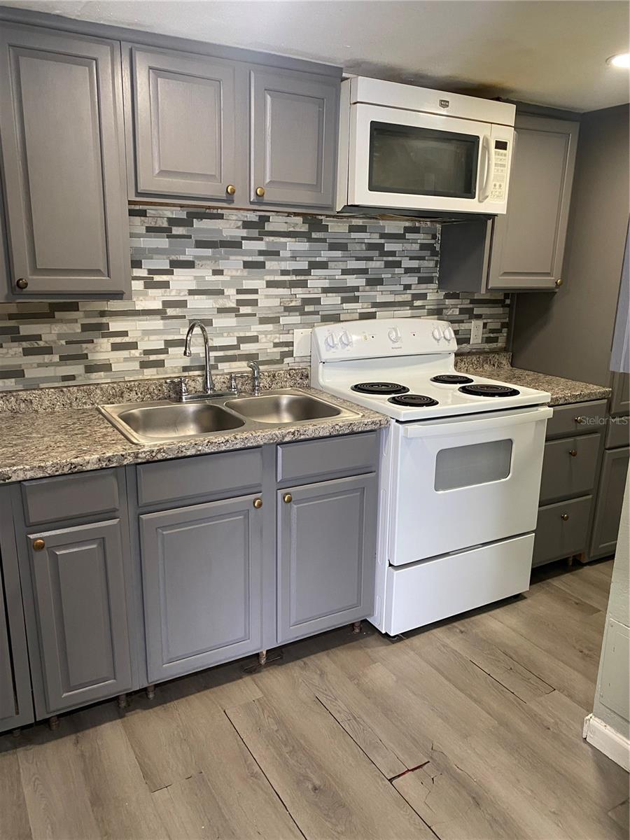 915 W OAK RIDGE RD #B, ORLANDO, FL, 32809