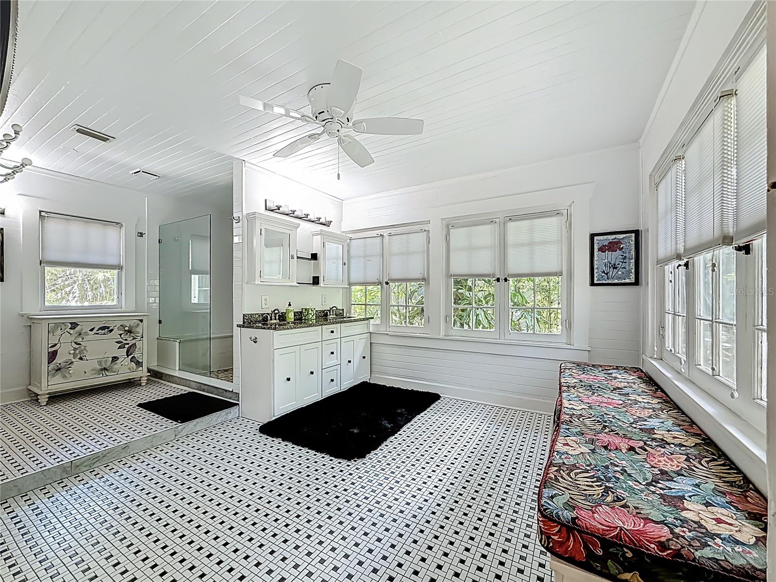 315 8TH AVE NE, ST PETERSBURG, FL, 33701