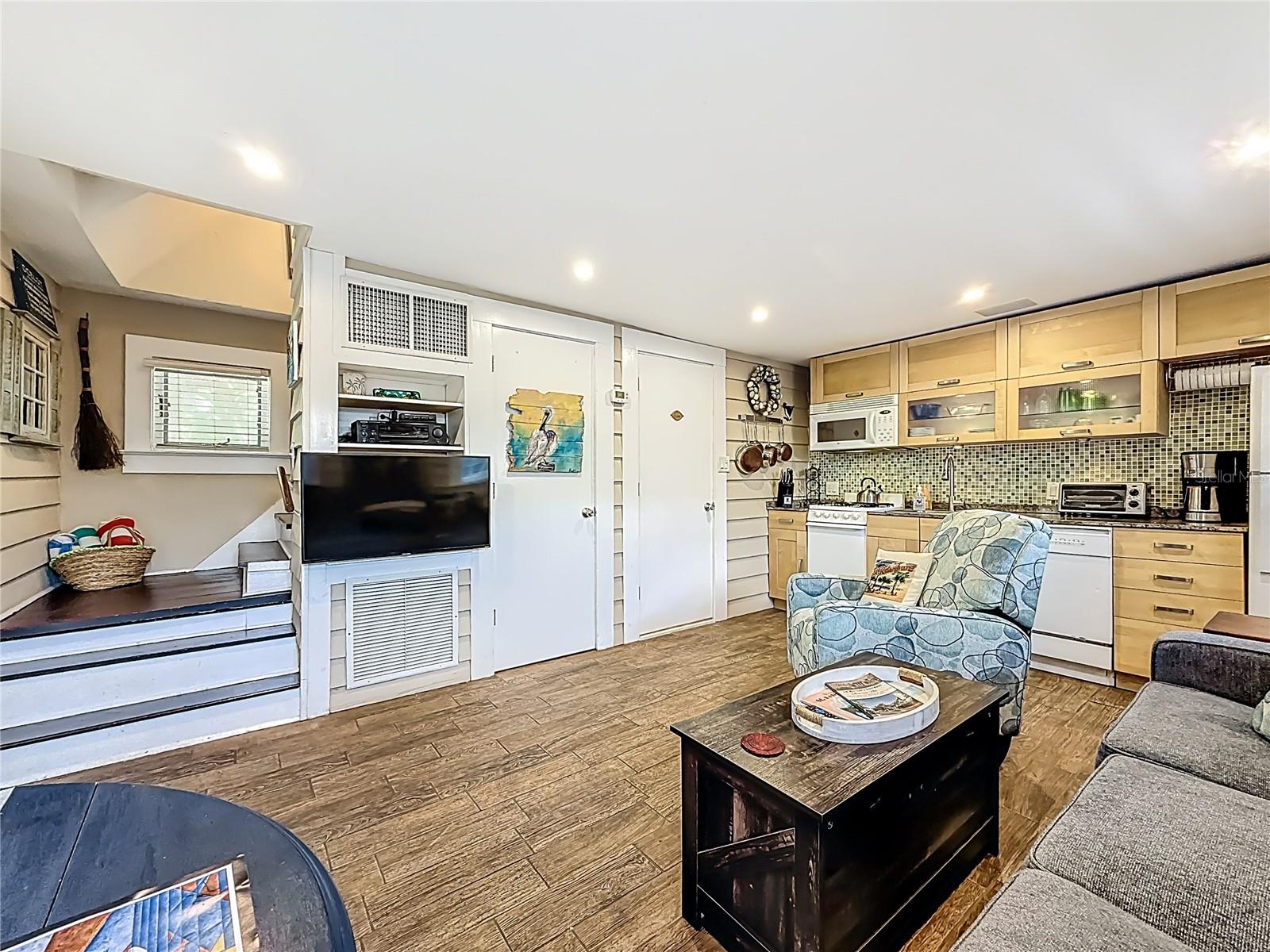 315 8TH AVE NE, ST PETERSBURG, FL, 33701