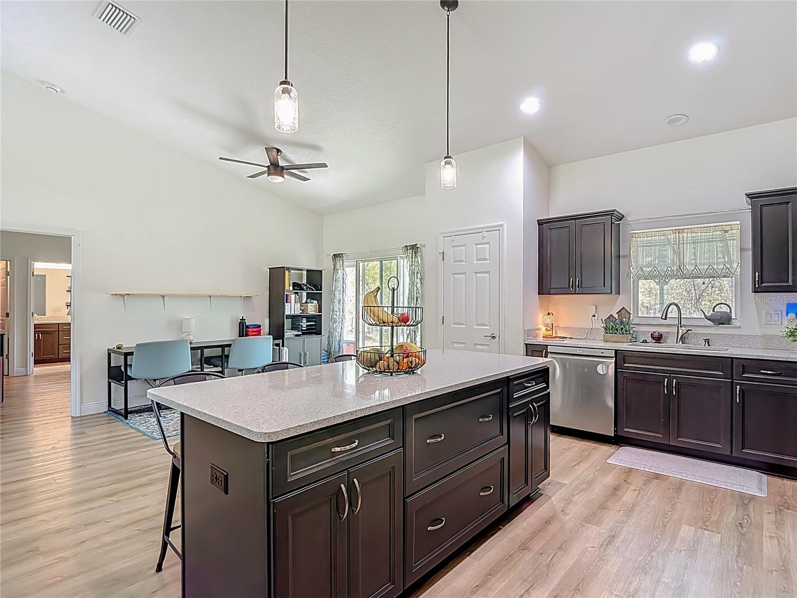 15062 MOUNT IVY RD, WEEKI WACHEE, FL, 34614