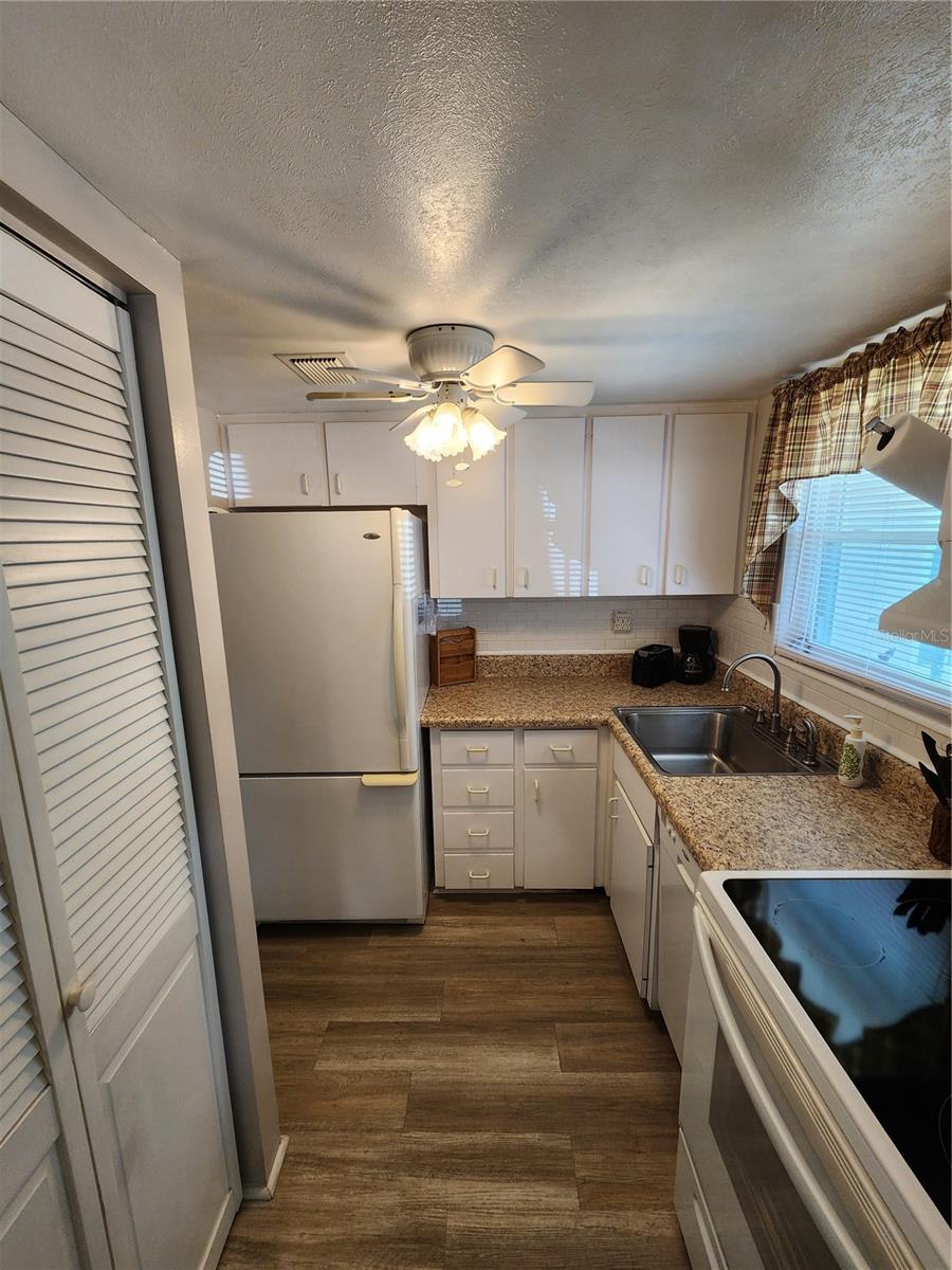 5842 WELCOME RD #J2, BRADENTON, FL, 34207