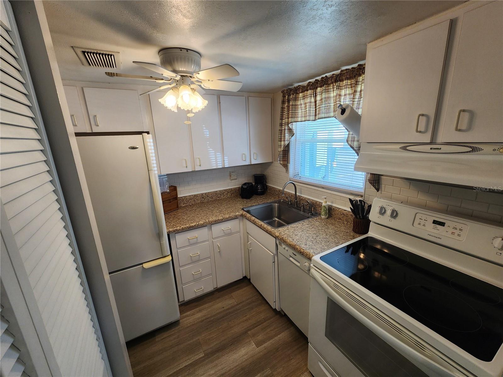 5842 WELCOME RD #J2, BRADENTON, FL, 34207