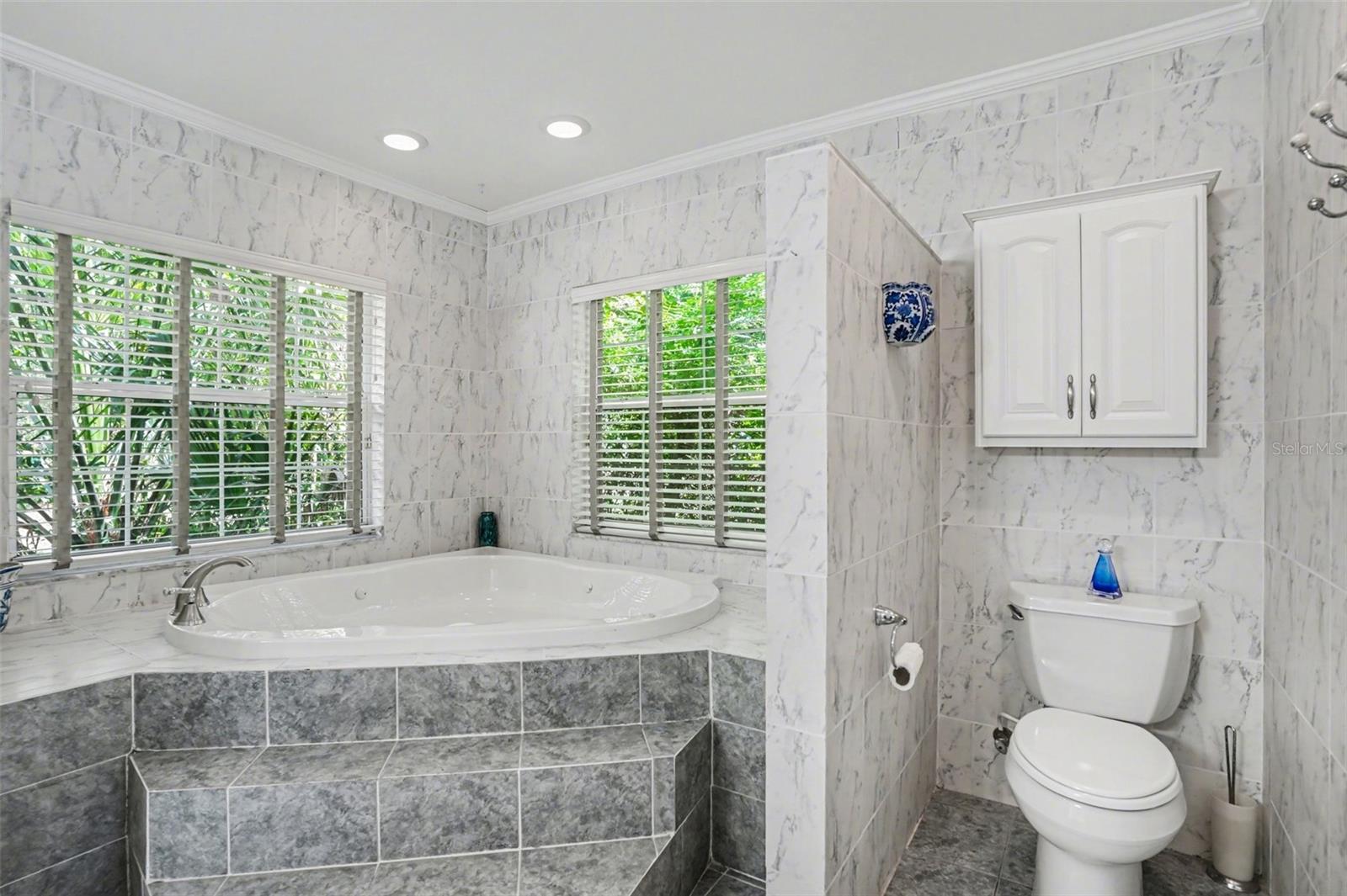 1350 ECKLES DR, TAMPA, FL, 33612