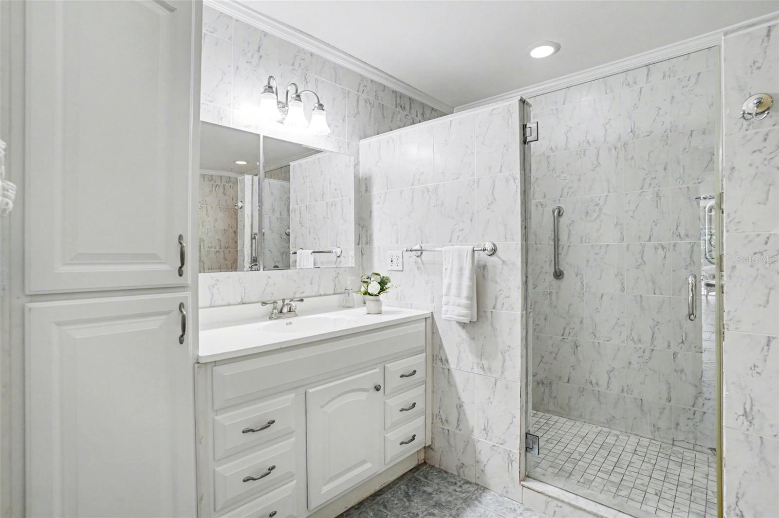 1350 ECKLES DR, TAMPA, FL, 33612