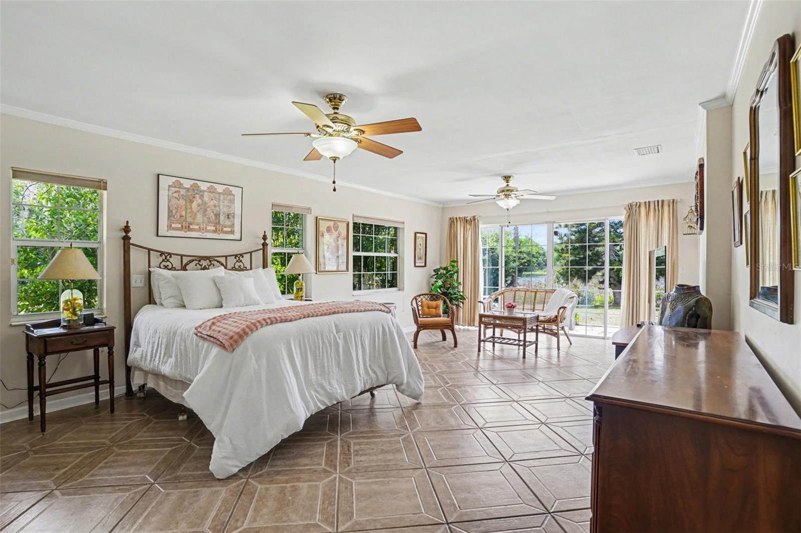 1350 ECKLES DR, TAMPA, FL, 33612