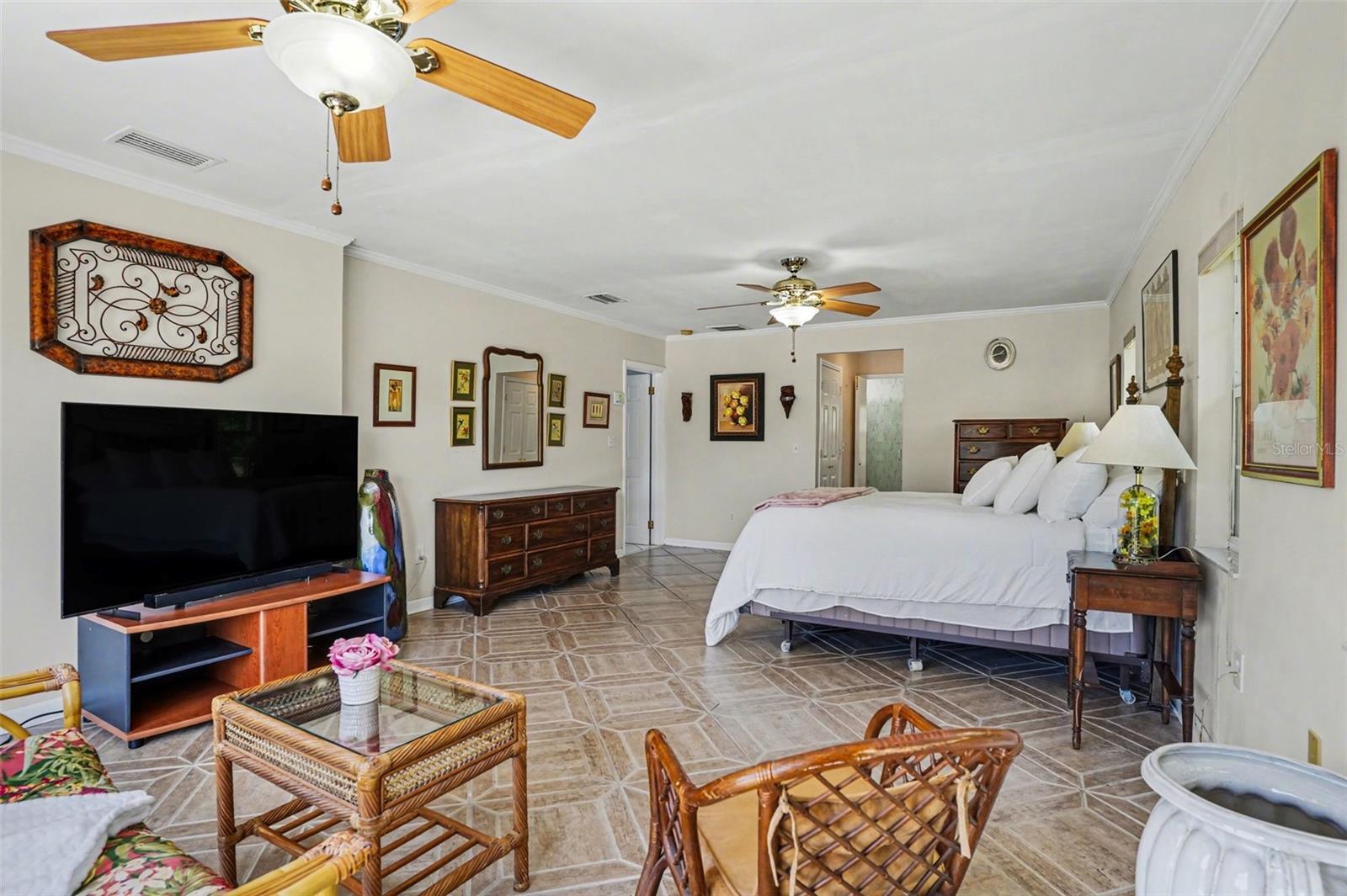 1350 ECKLES DR, TAMPA, FL, 33612