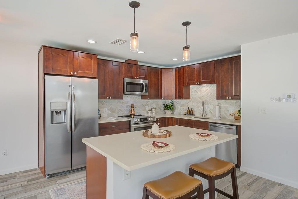 2589 SUNNY BREEZE AVE #B, LARGO, FL, 33770
