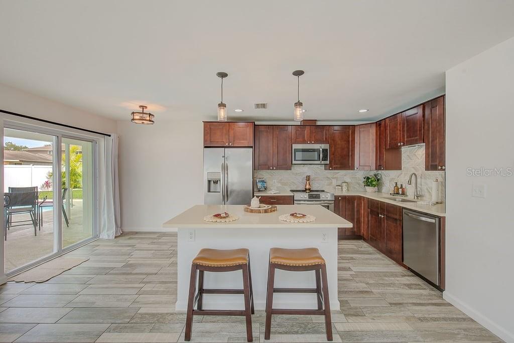 2589 SUNNY BREEZE AVE #B, LARGO, FL, 33770