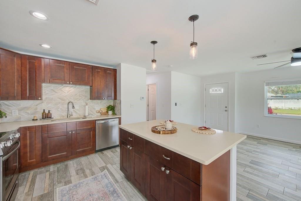2589 SUNNY BREEZE AVE #B, LARGO, FL, 33770