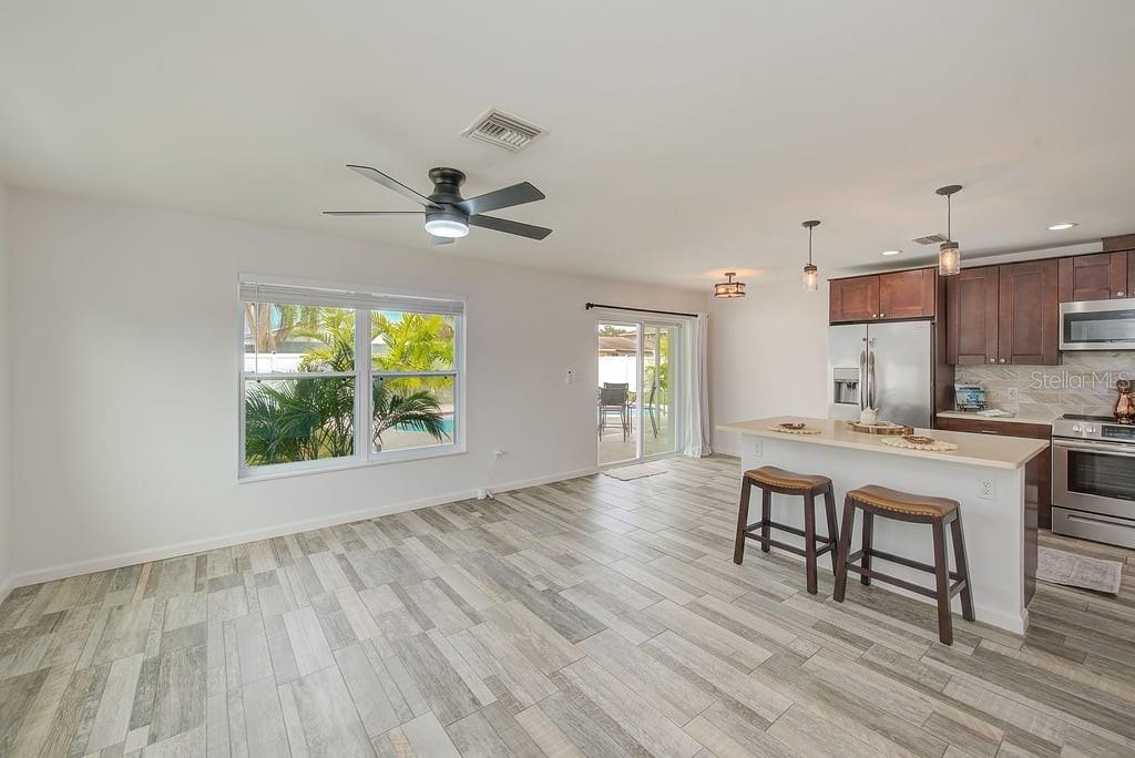 2589 SUNNY BREEZE AVE #B, LARGO, FL, 33770