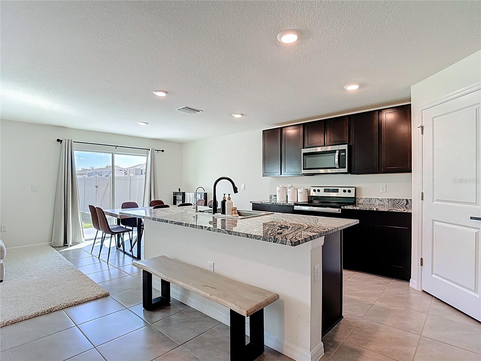 9201 SAPPHIRE CREEK PL, TEMPLE TERRACE, FL, 33637