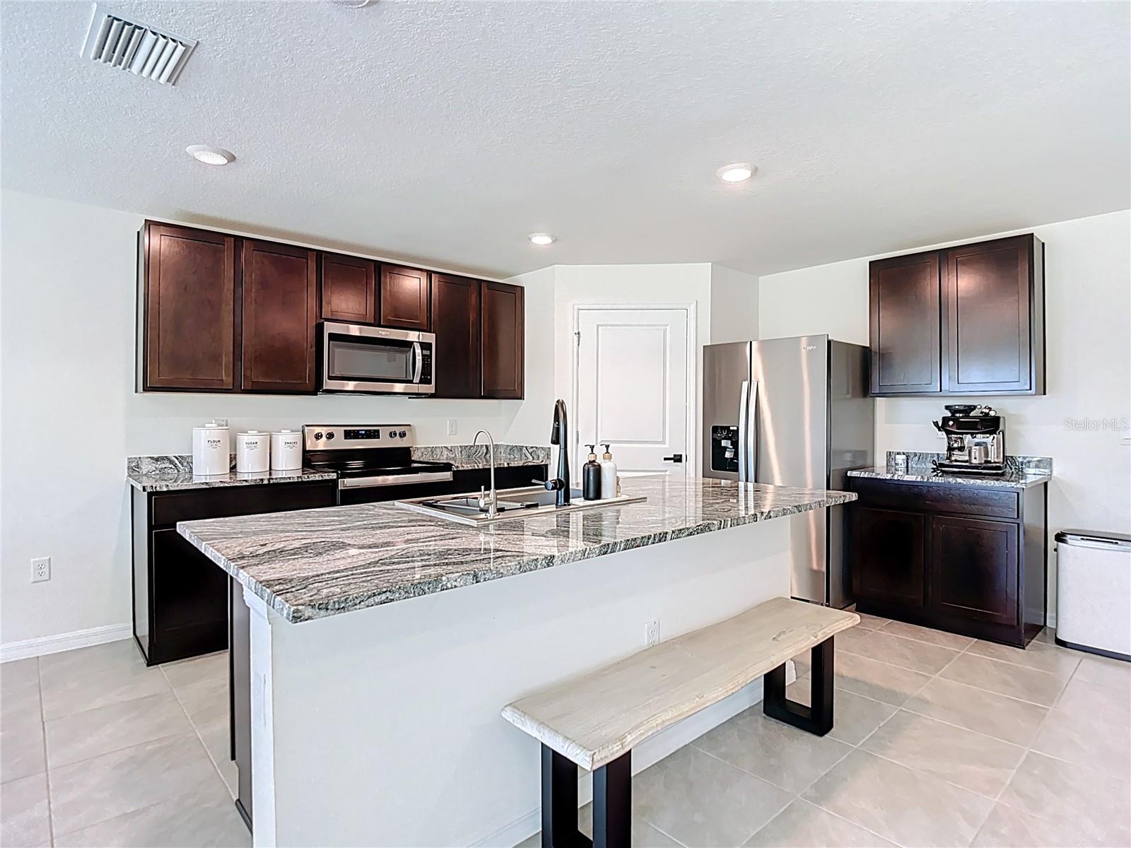 9201 SAPPHIRE CREEK PL, TEMPLE TERRACE, FL, 33637